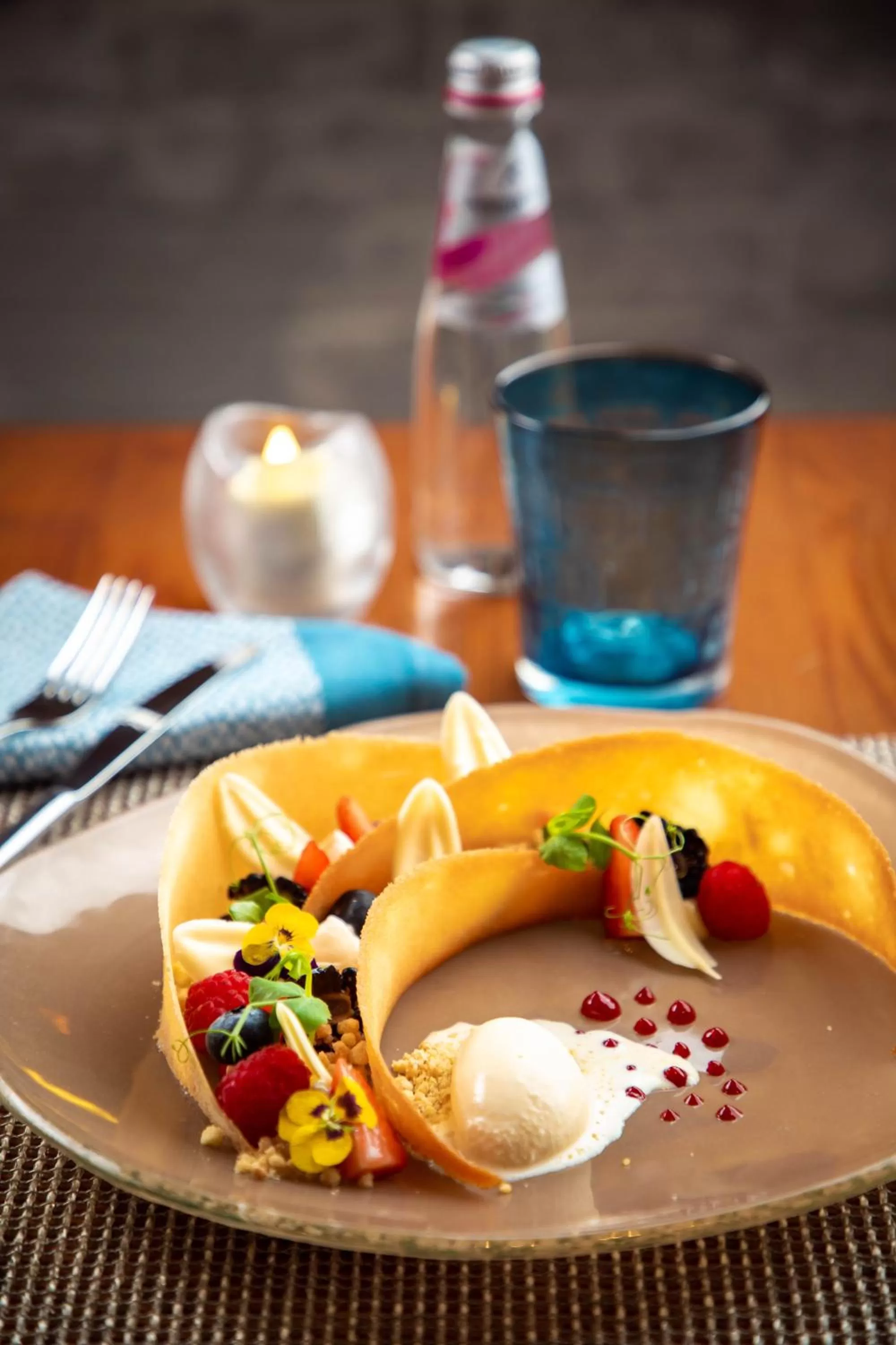 Restaurant/places to eat in Pullman Dubai Jumeirah Lakes Towers