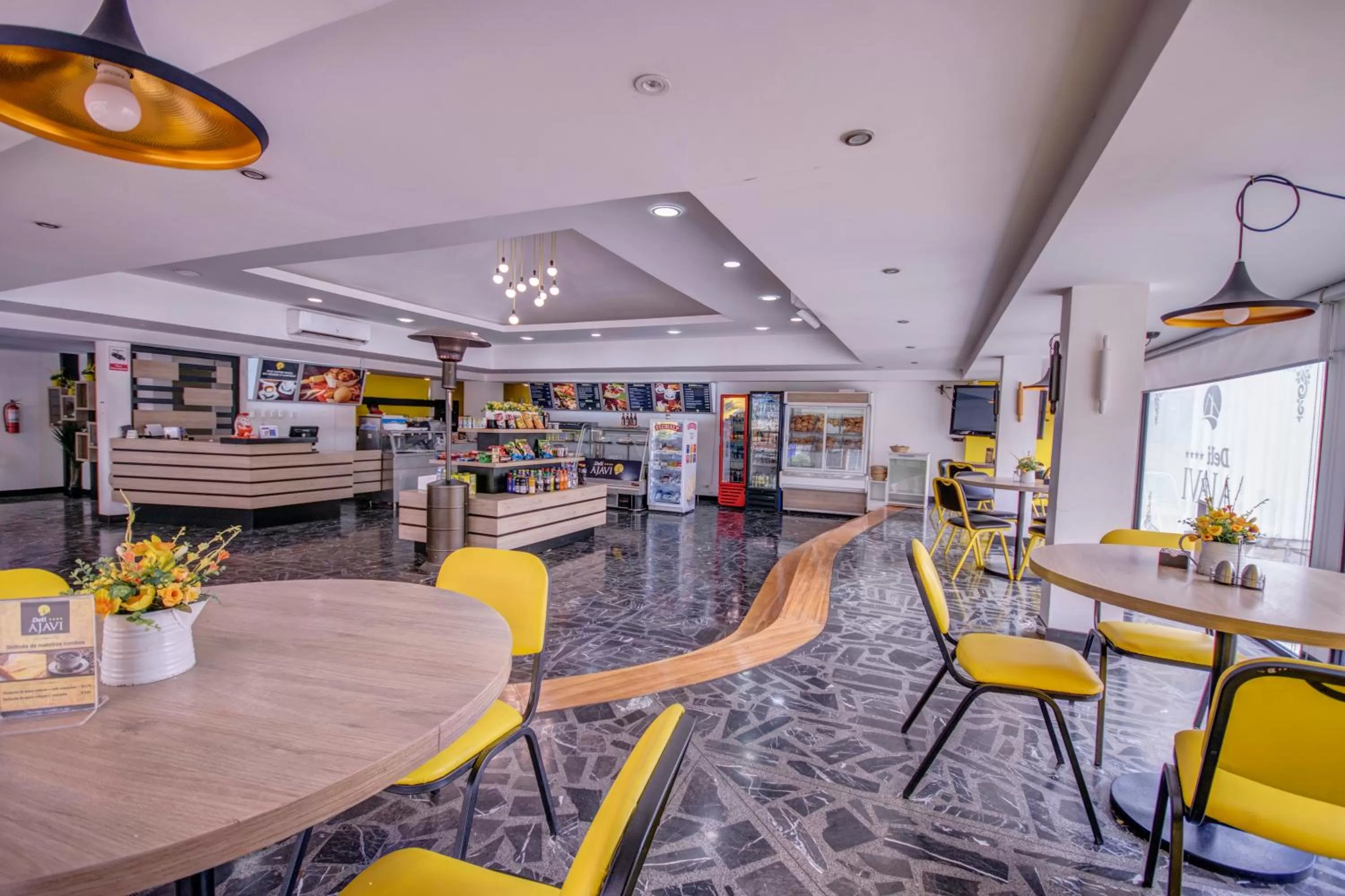 Food and drinks in Hotel Ajavi