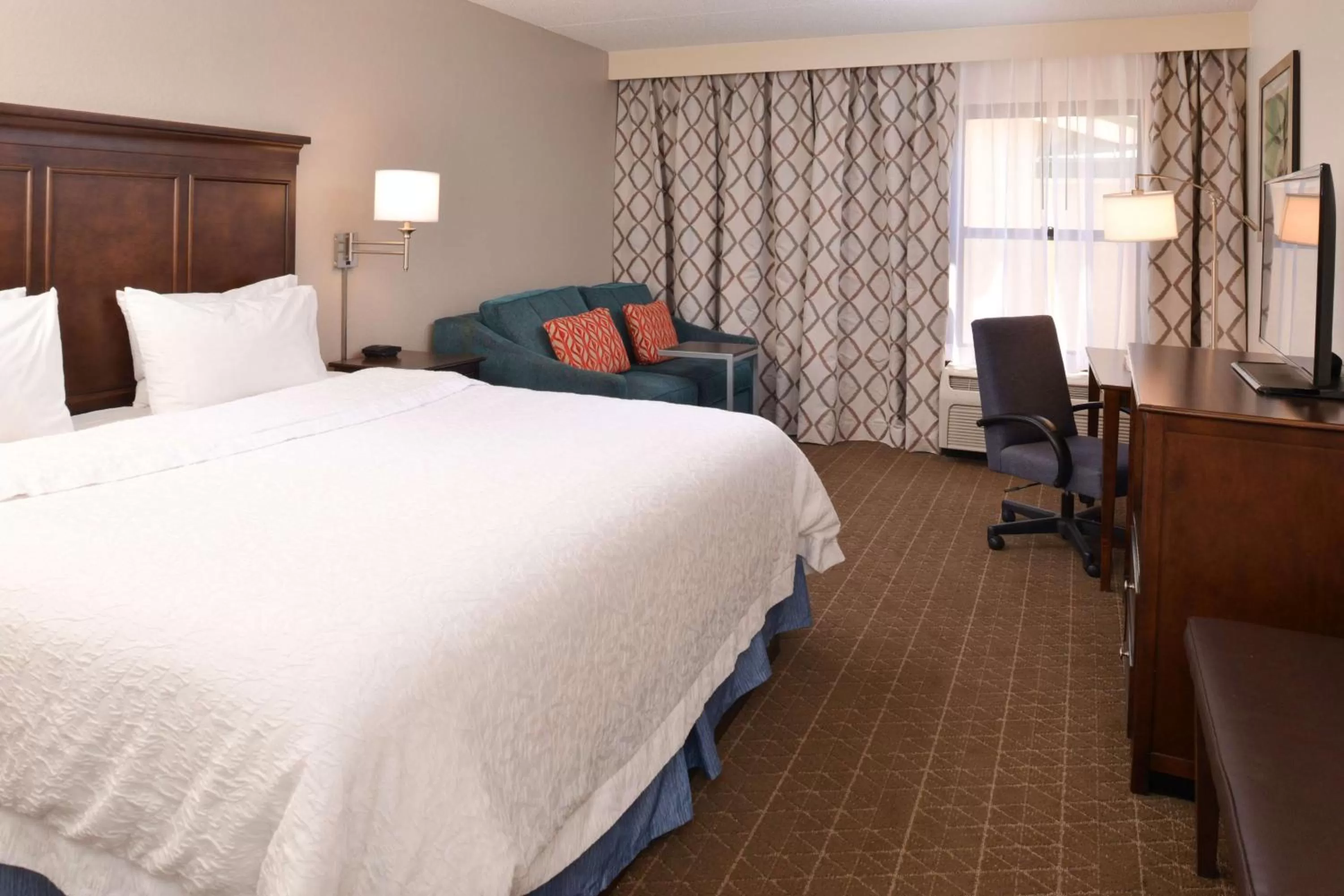 Bed in Hampton Inn & Suites Pueblo-Southgate