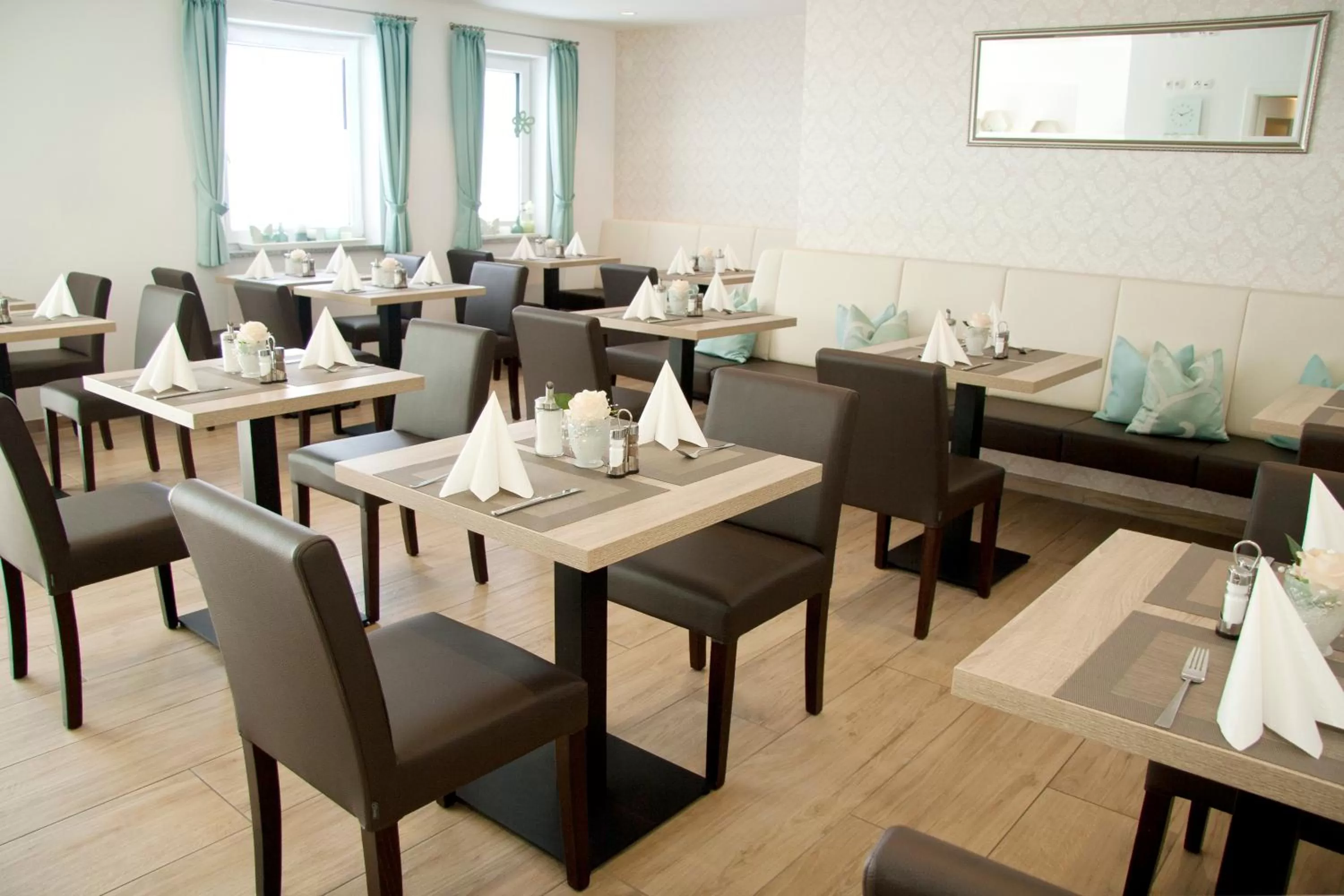 Restaurant/places to eat in Hotel Claro Garni