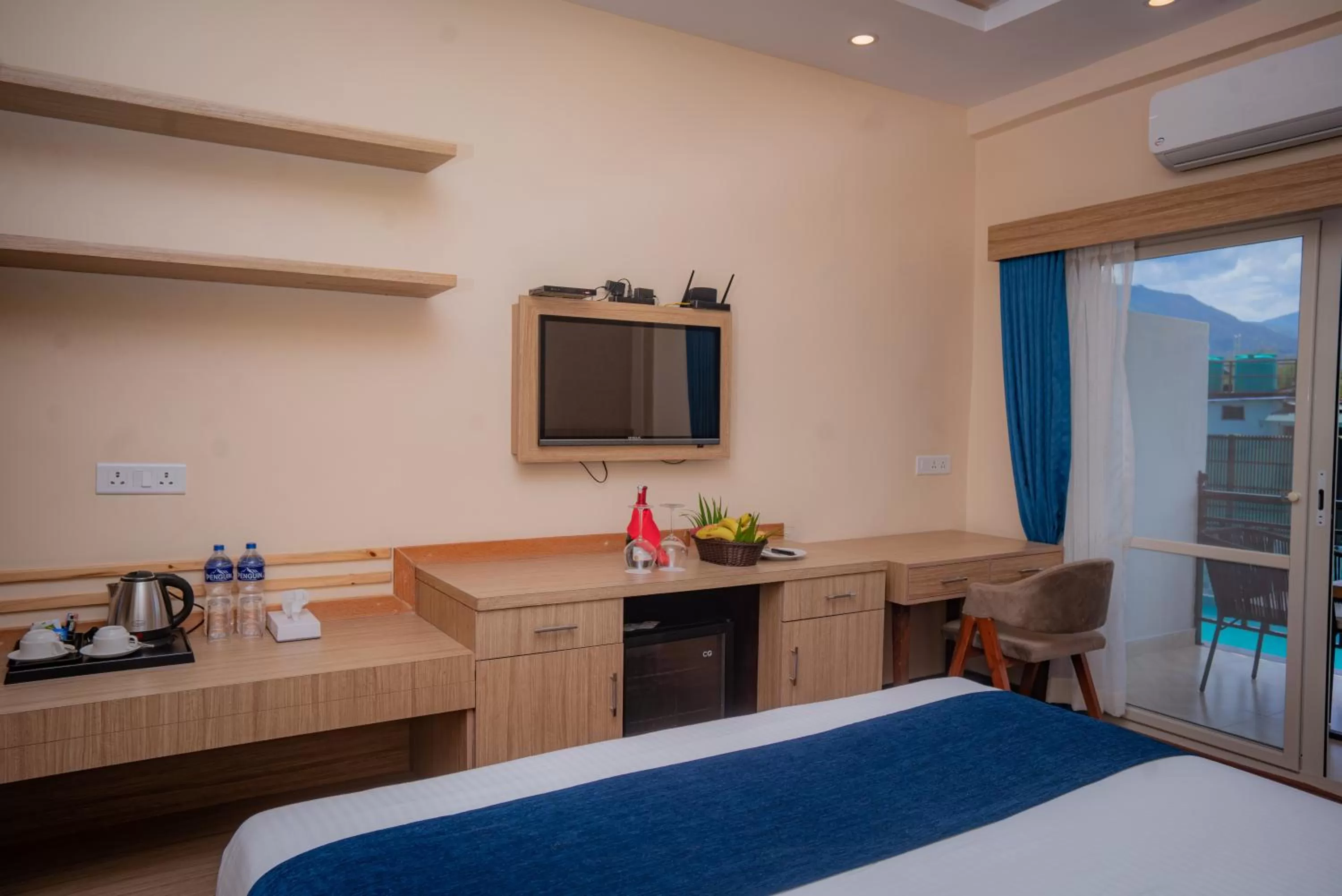 Bedroom, Bed in Majestic Lake Front Hotel & Suites