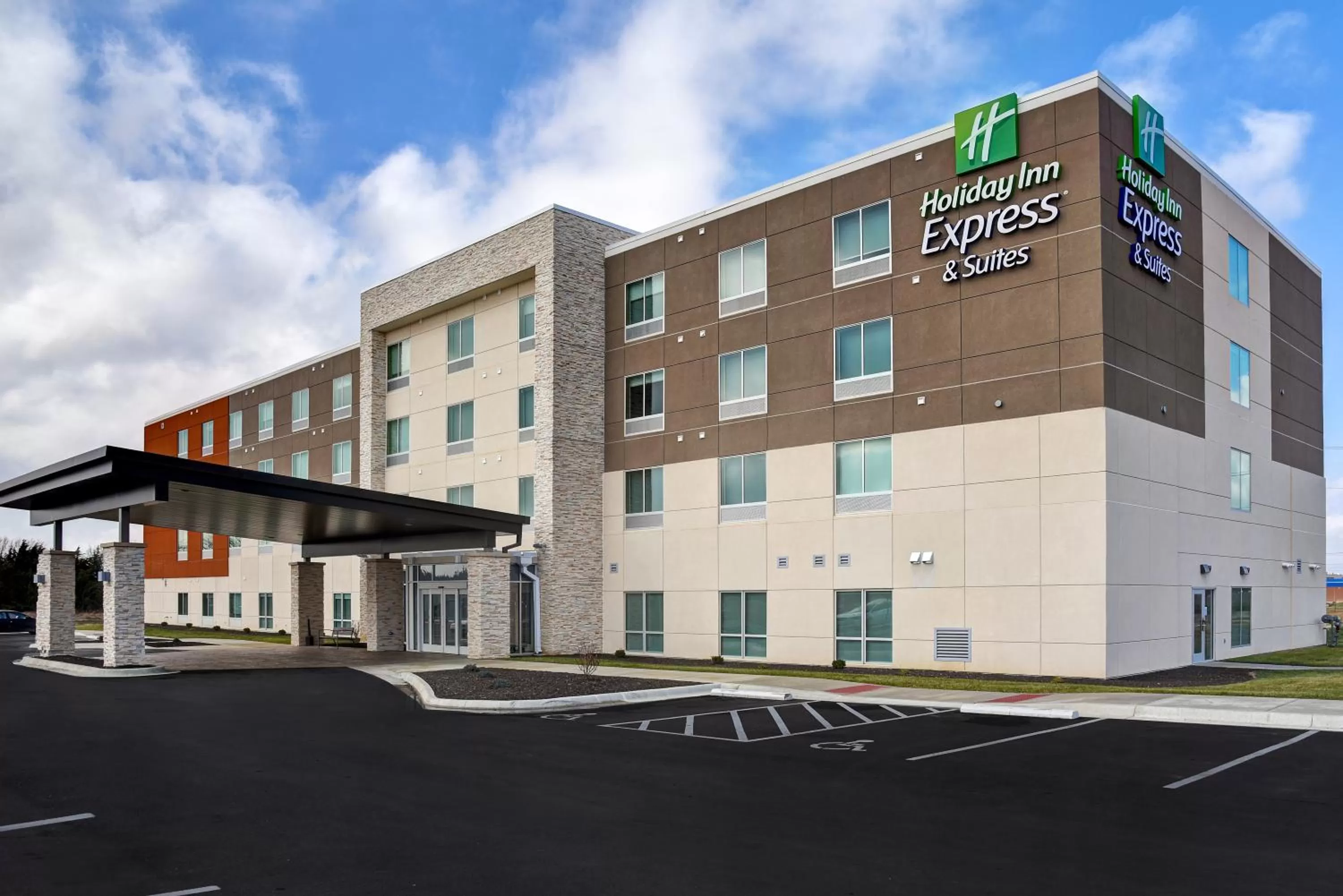 Property building in Holiday Inn Express & Suites - Ottawa by IHG