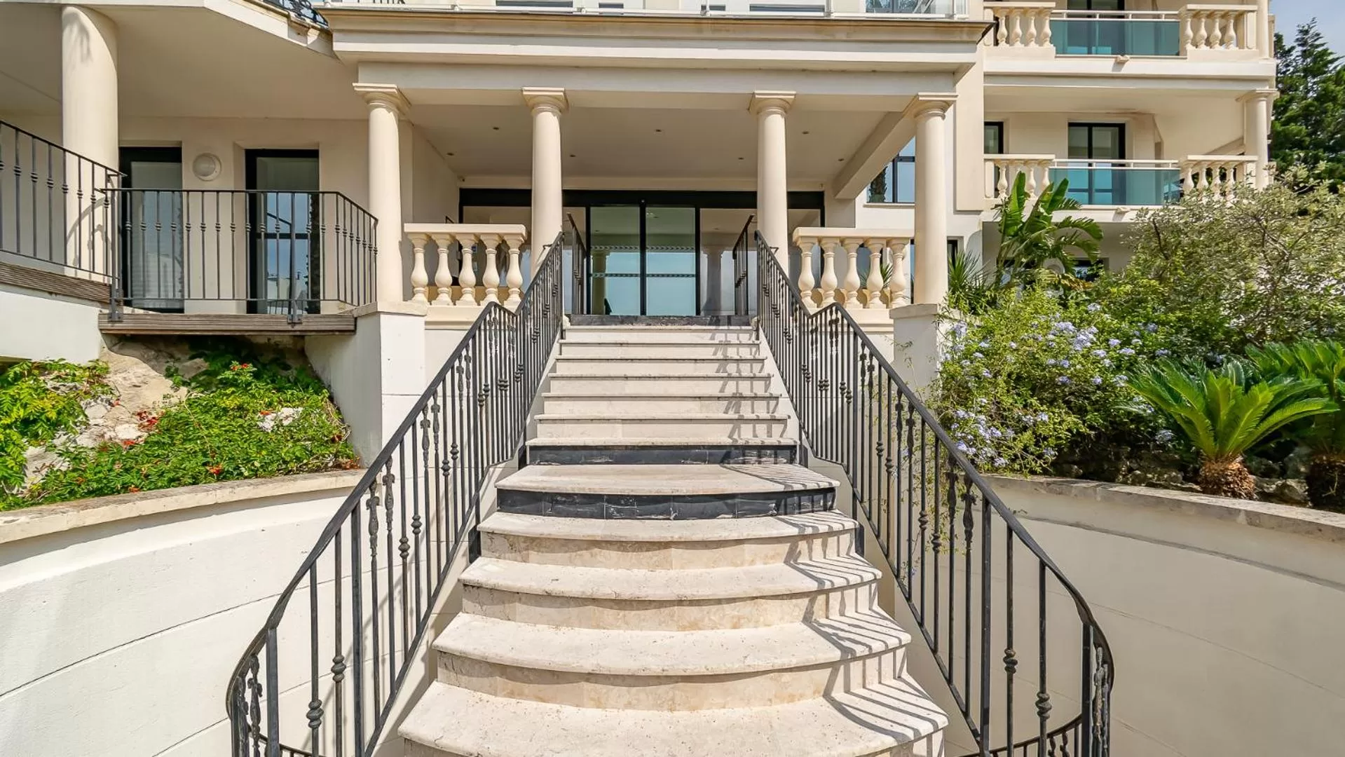 Facade/entrance in Vacancéole - Résidence Adriana