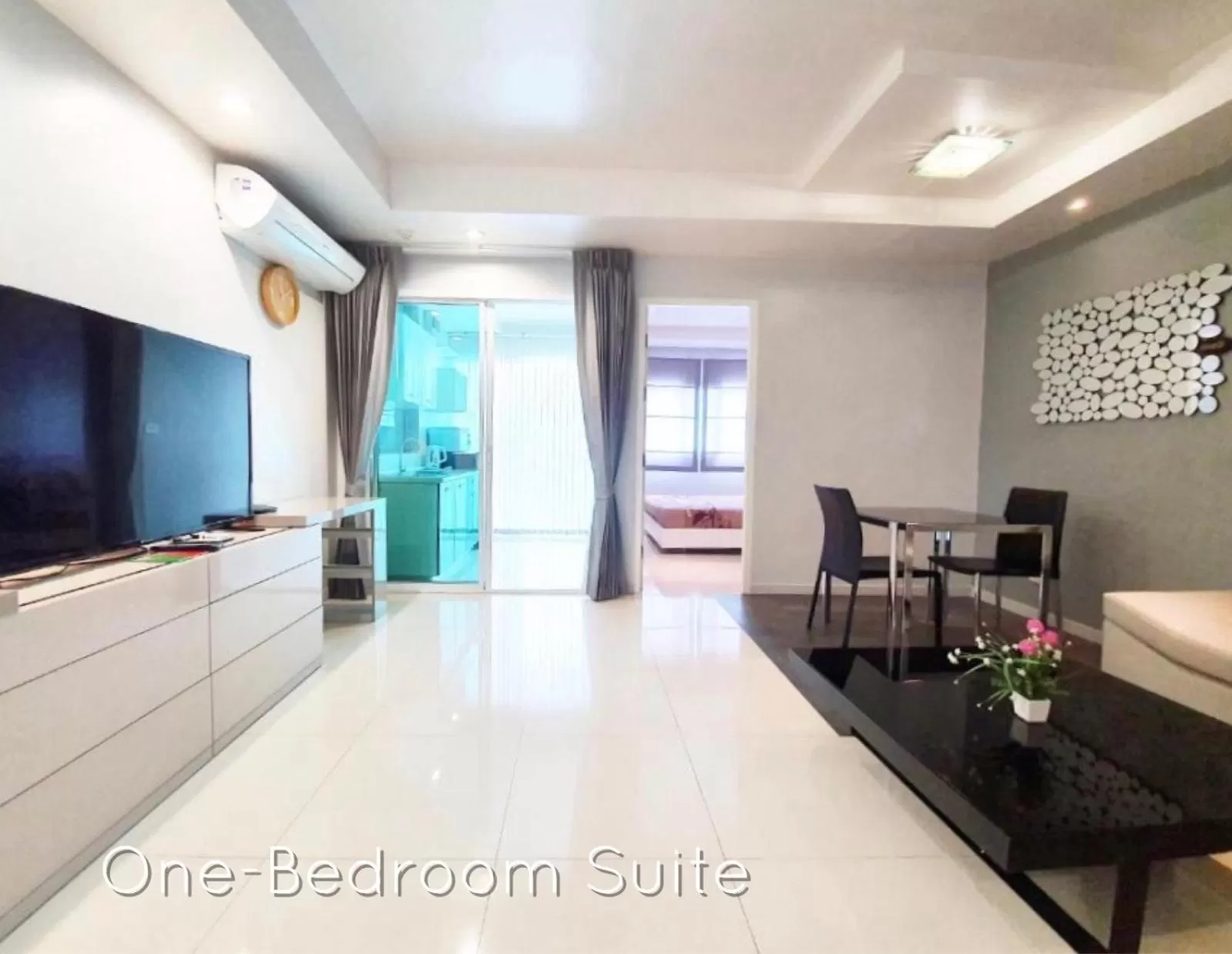 Photo of the whole room in The Sriracha Residence