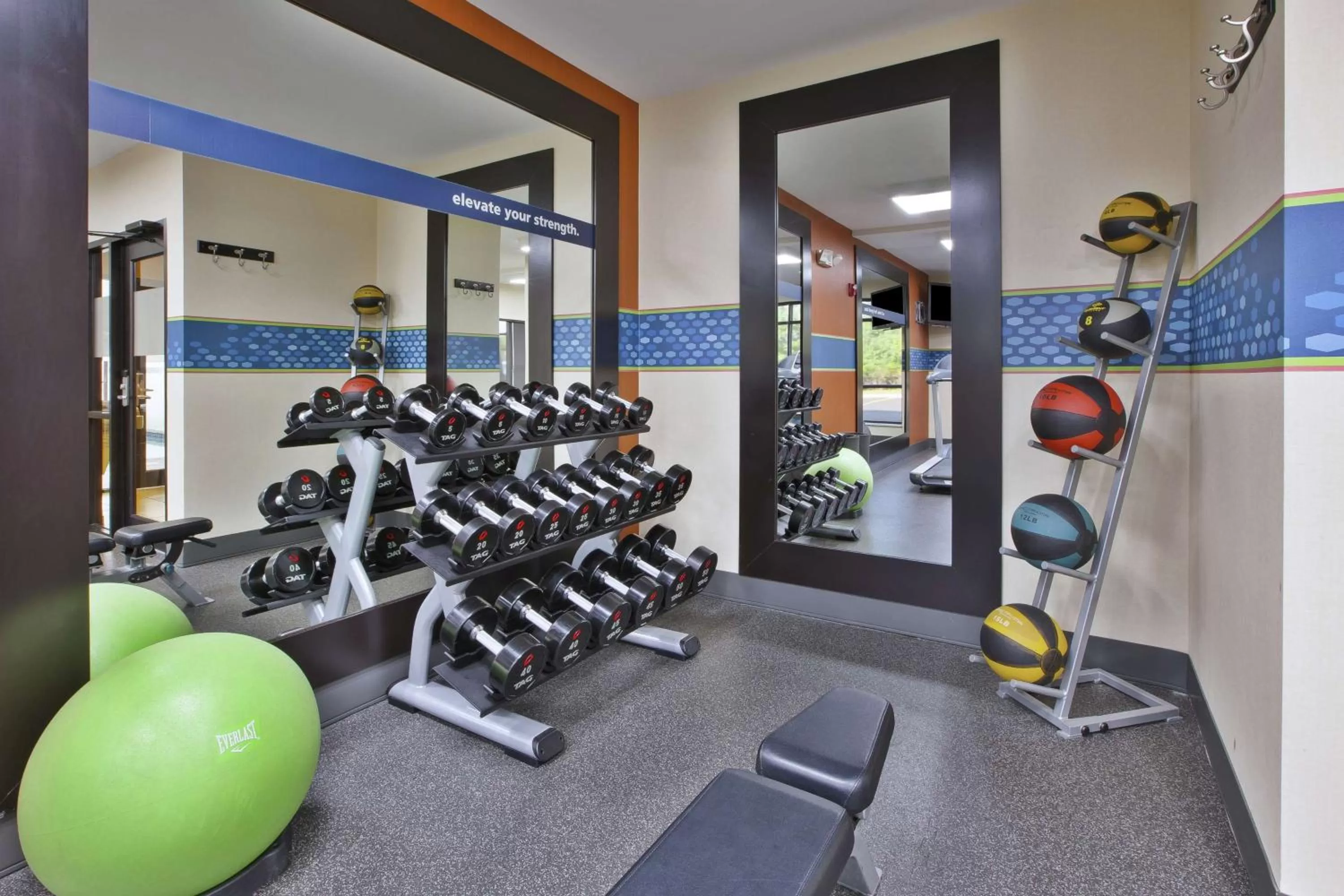 Fitness centre/facilities in Hampton Inn Commerce/Novi
