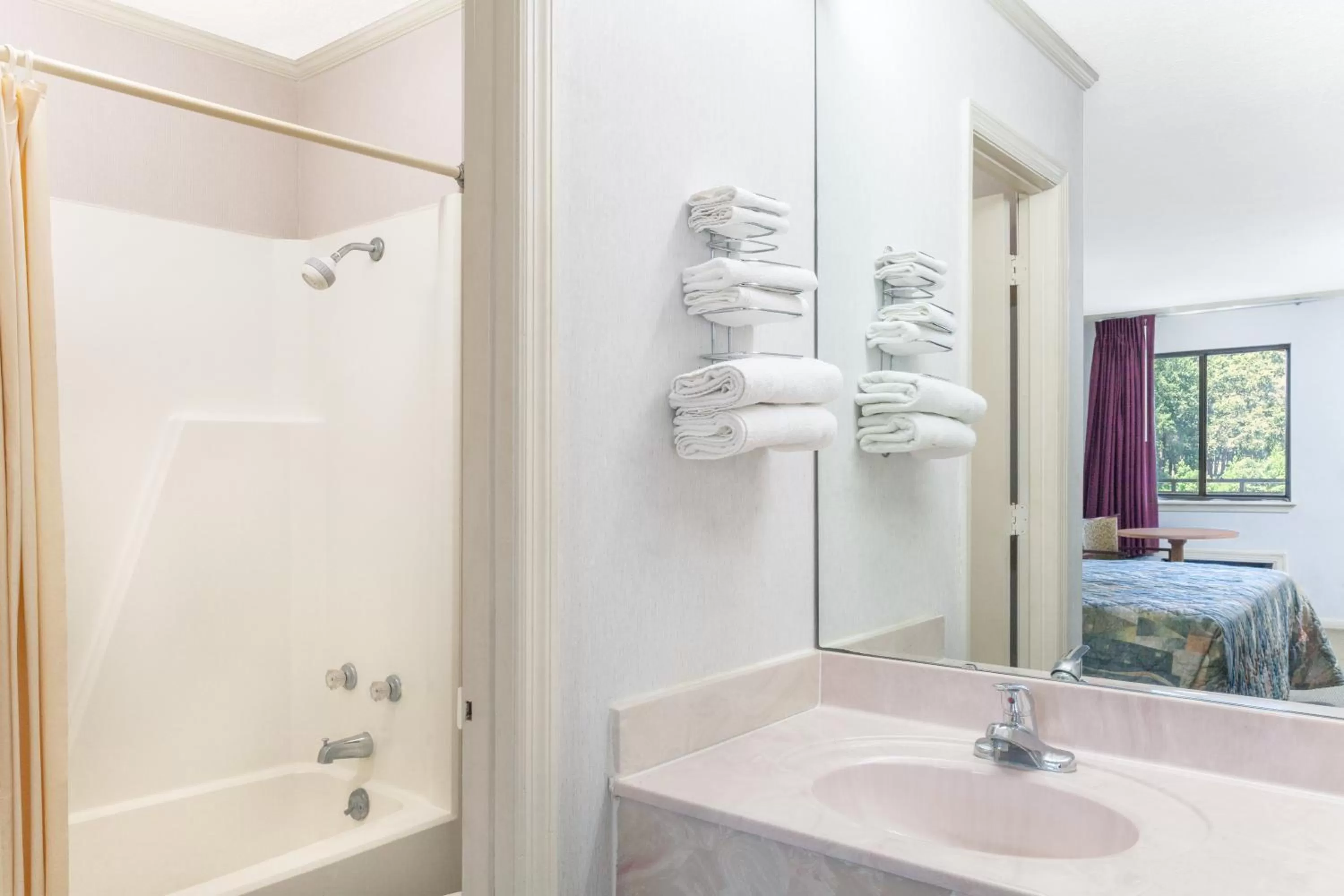 Bathroom in Knights Inn Point South Yemassee