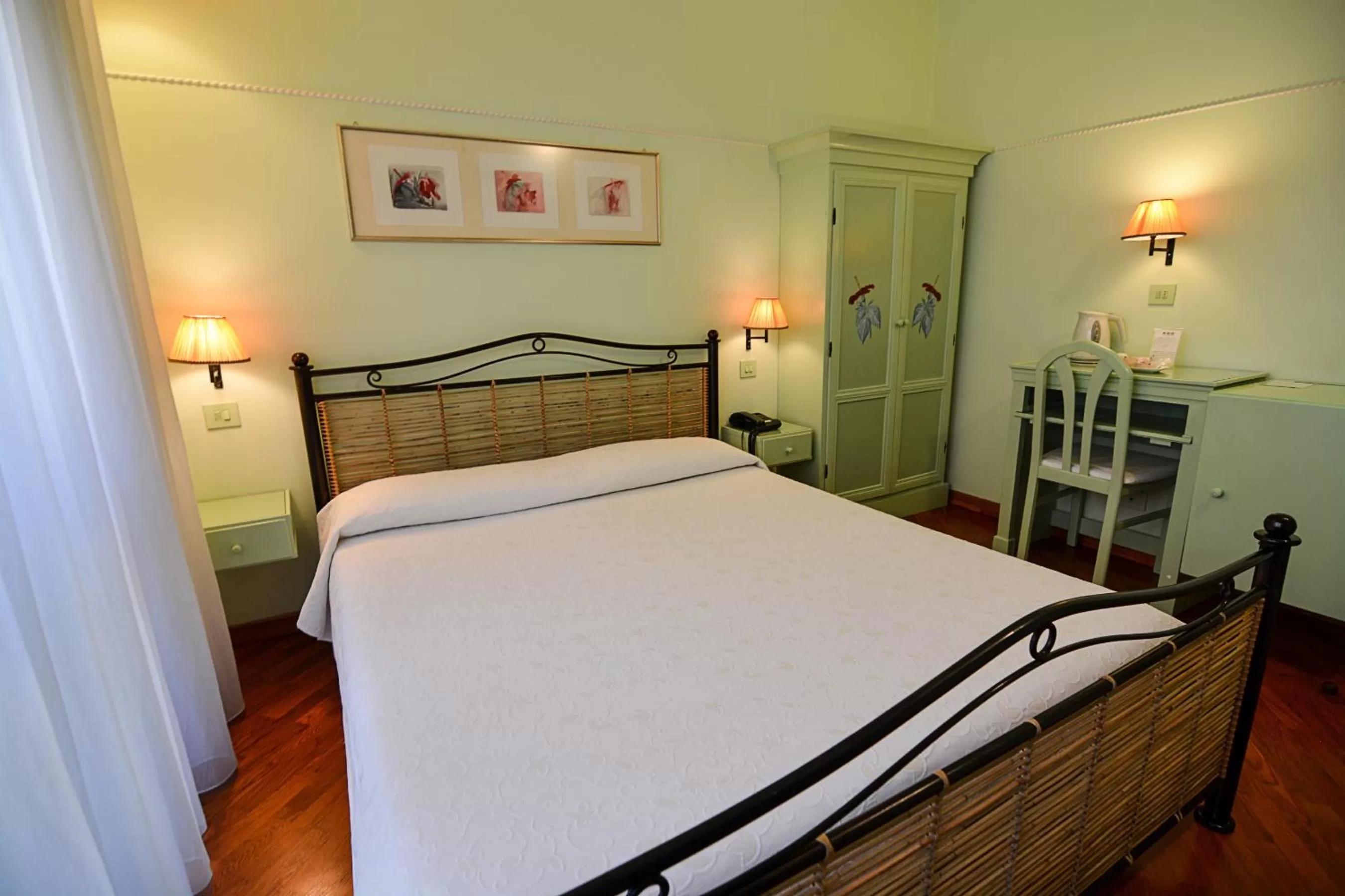 Photo of the whole room, Bed in Lilium Boutique Hotel