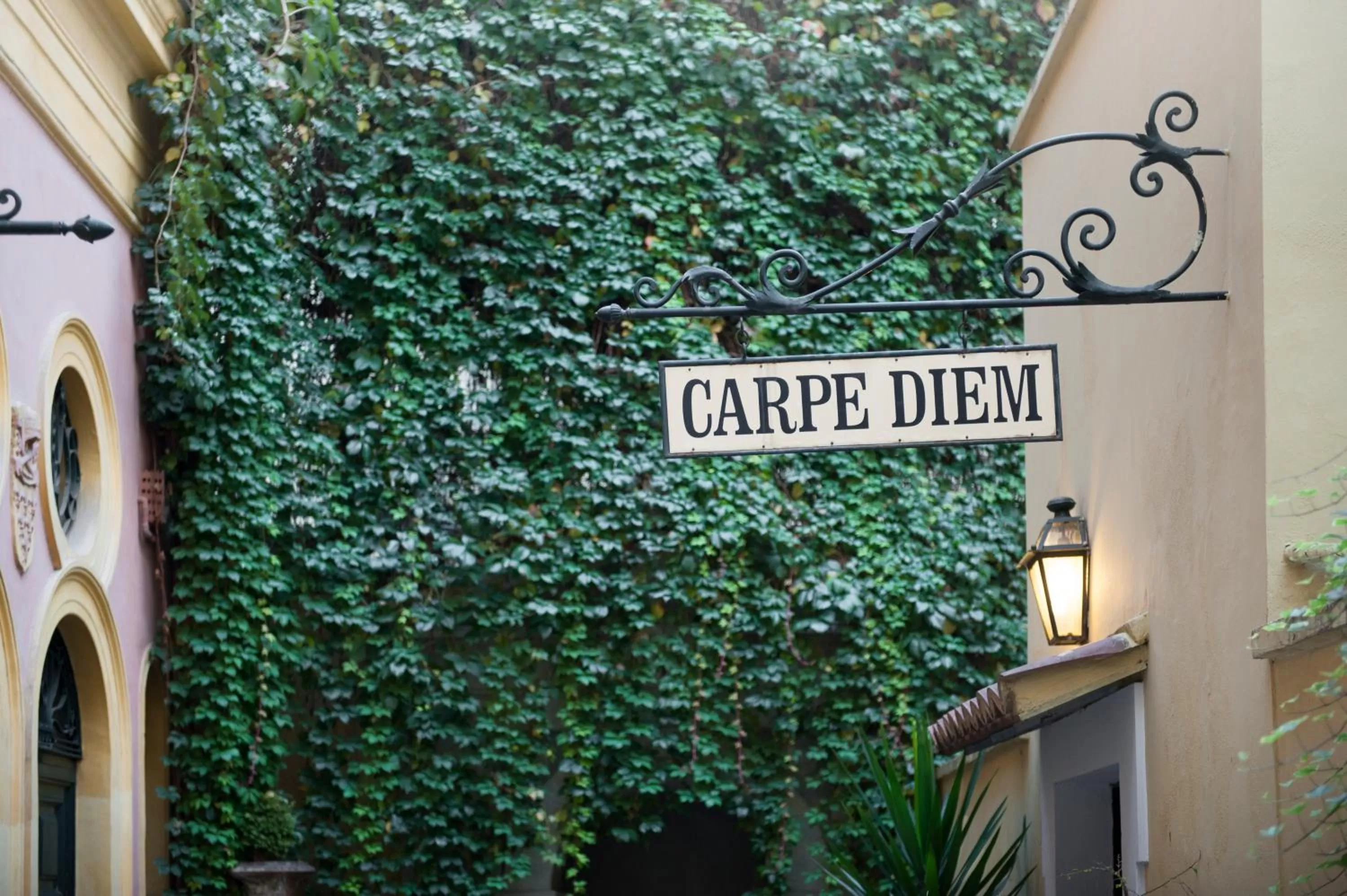 Area and facilities in Piazza di Spagna 9