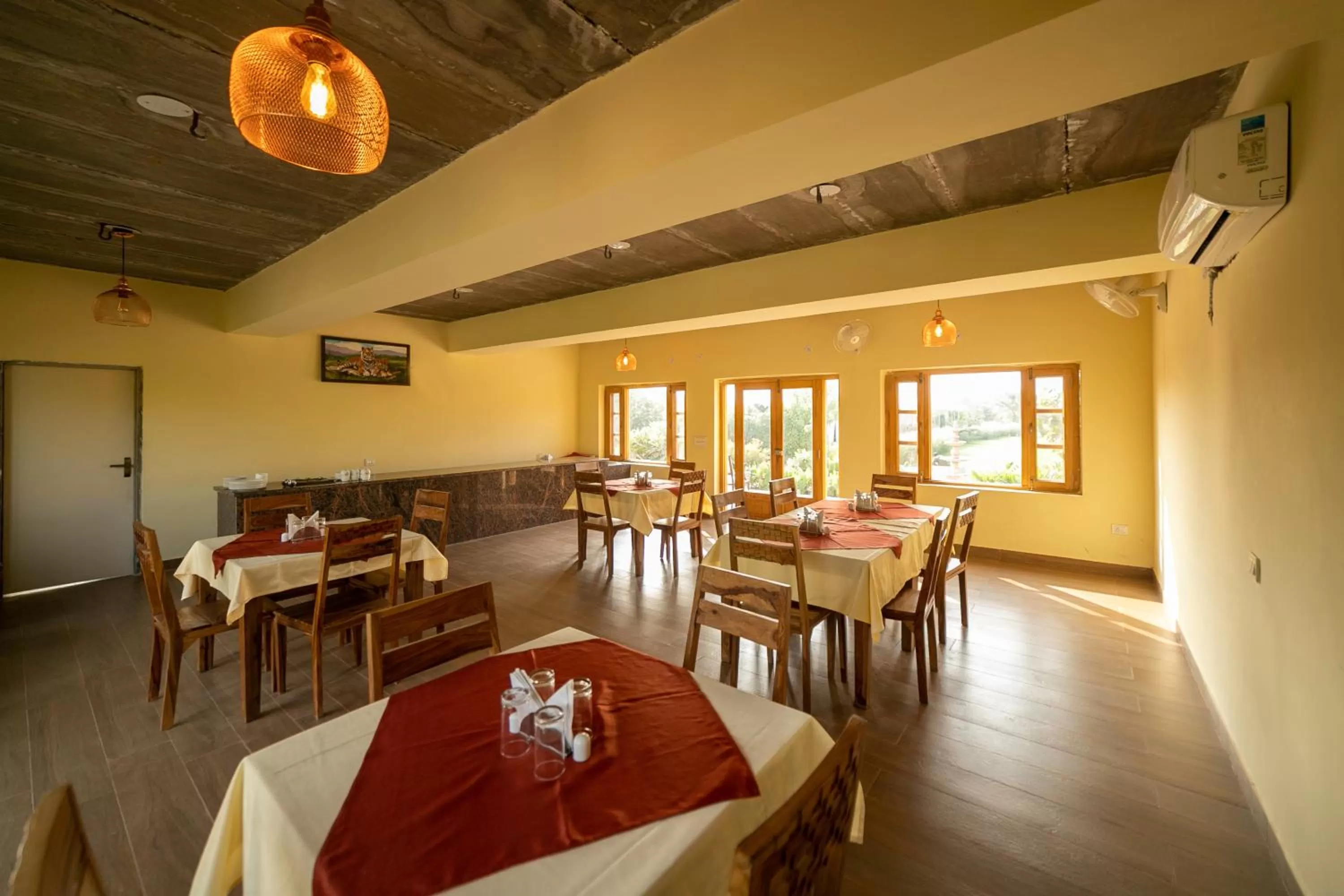 Restaurant/places to eat in Madho Bagh