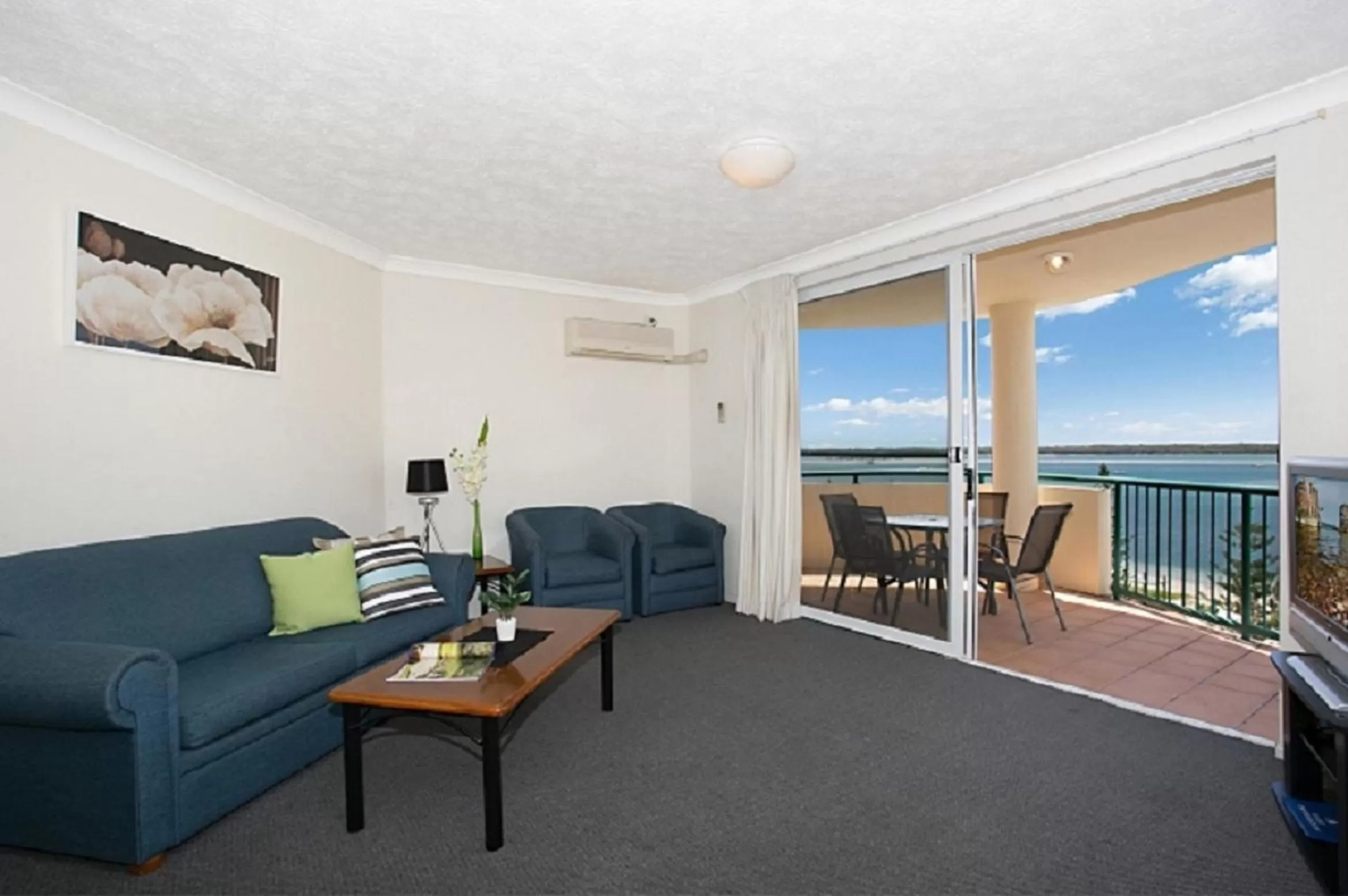 Living room in Royal Pacific Resort