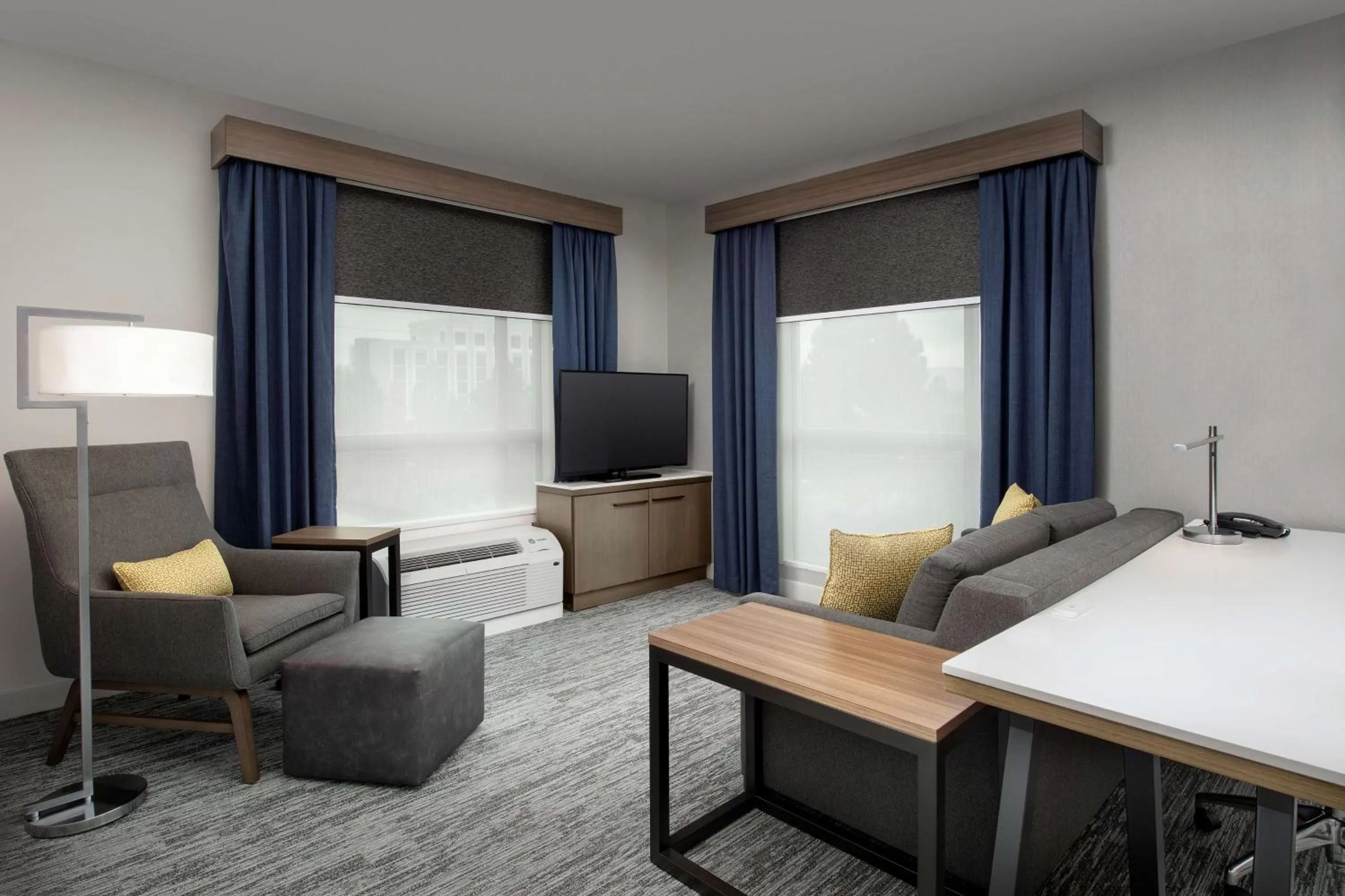 One-Bedroom King Suite with Sofa Bed in Hilton Garden Inn San Jose Airport