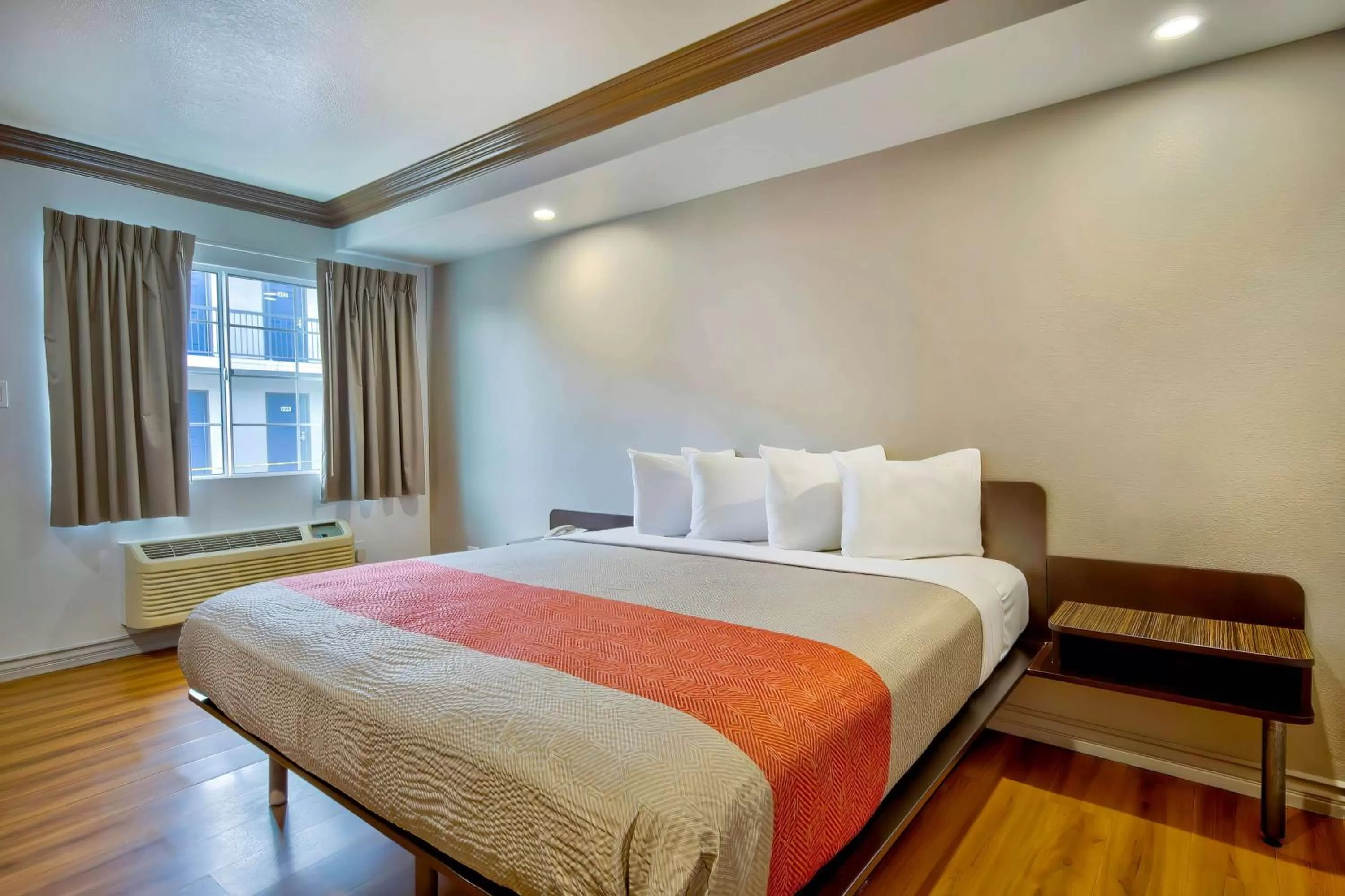 Bedroom in Motel 6 Gardena