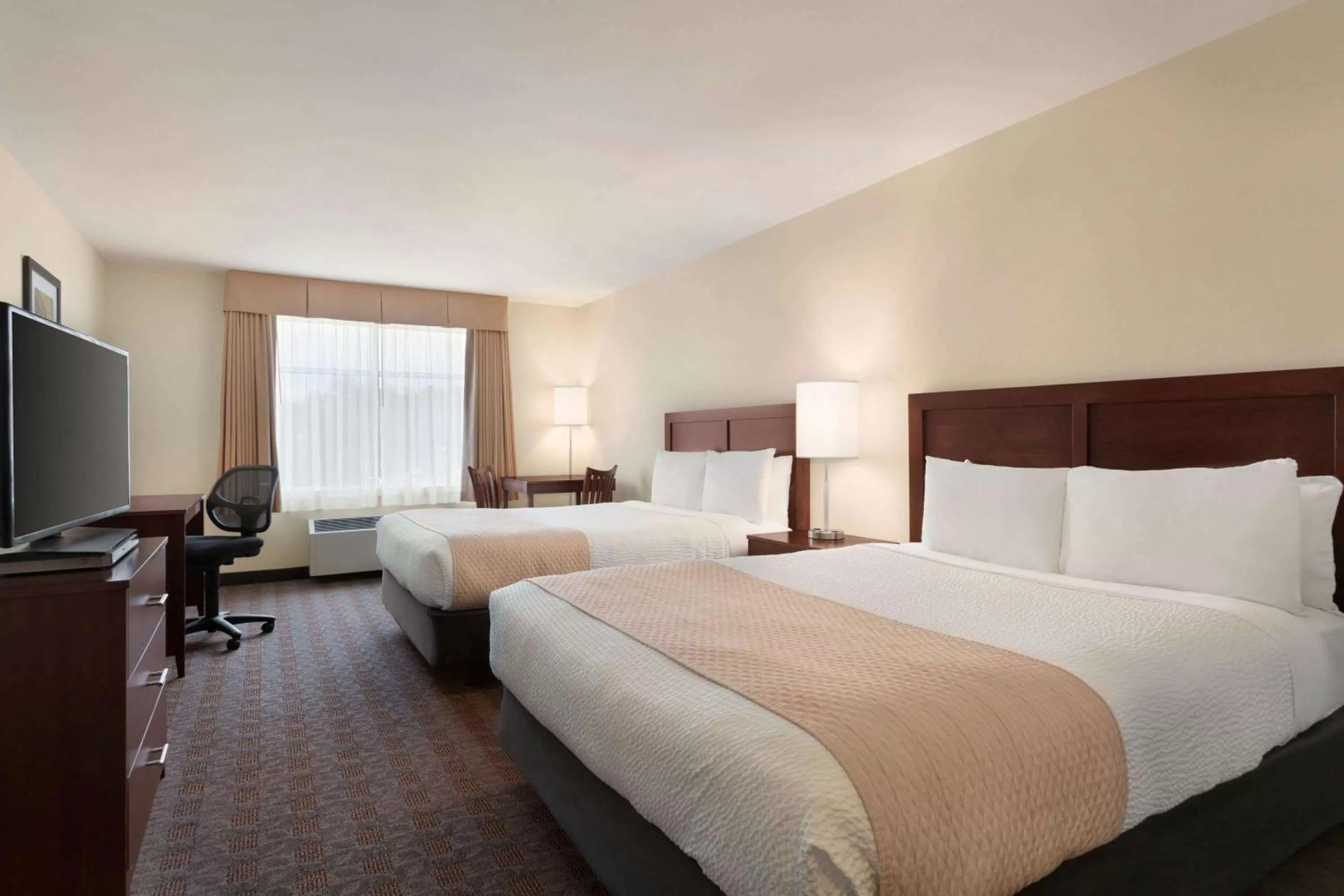 Photo of the whole room, Bed in Days Inn by Wyndham Ottawa Airport