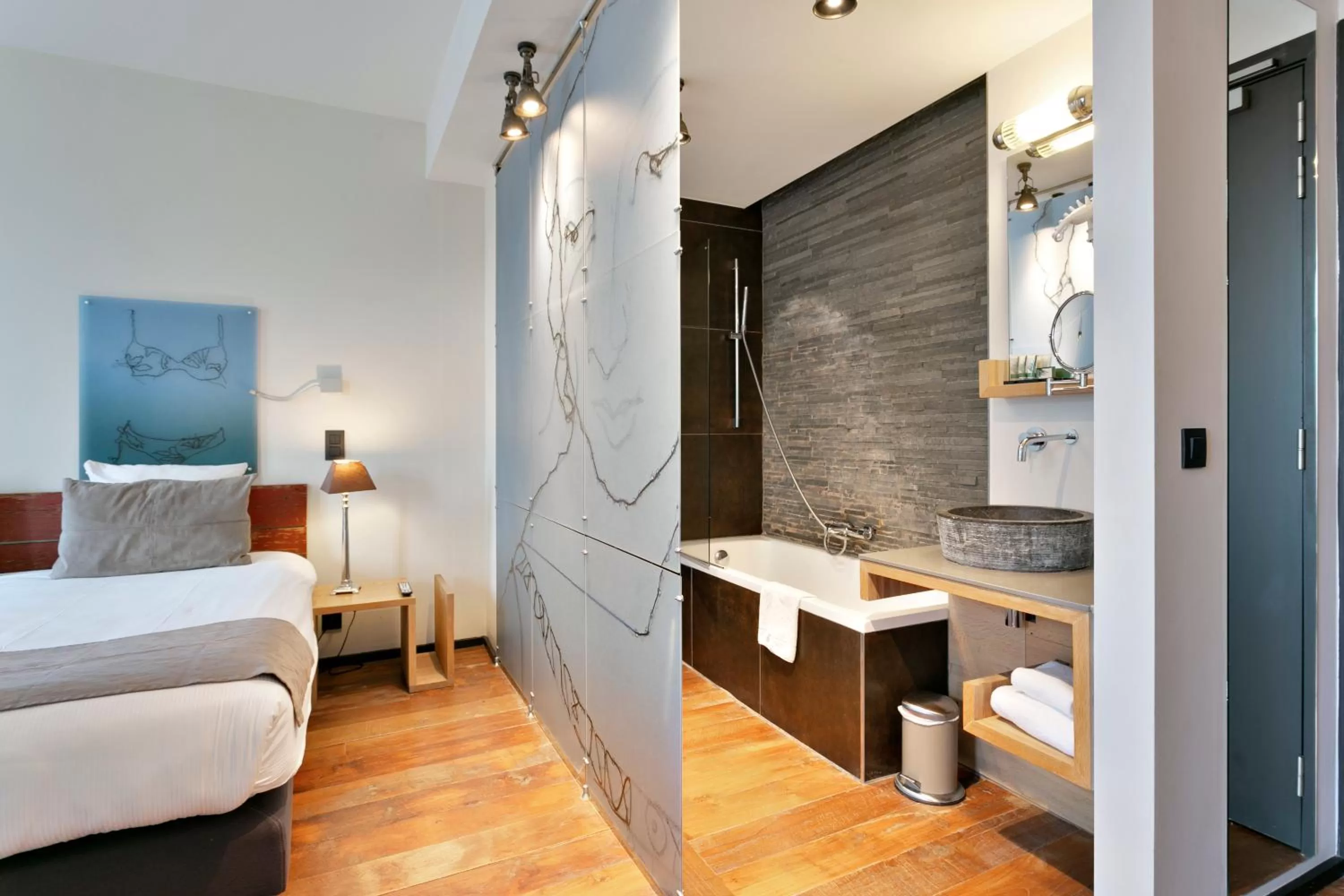 Bathroom, Bed in Boutique Hotel Saint-Géry