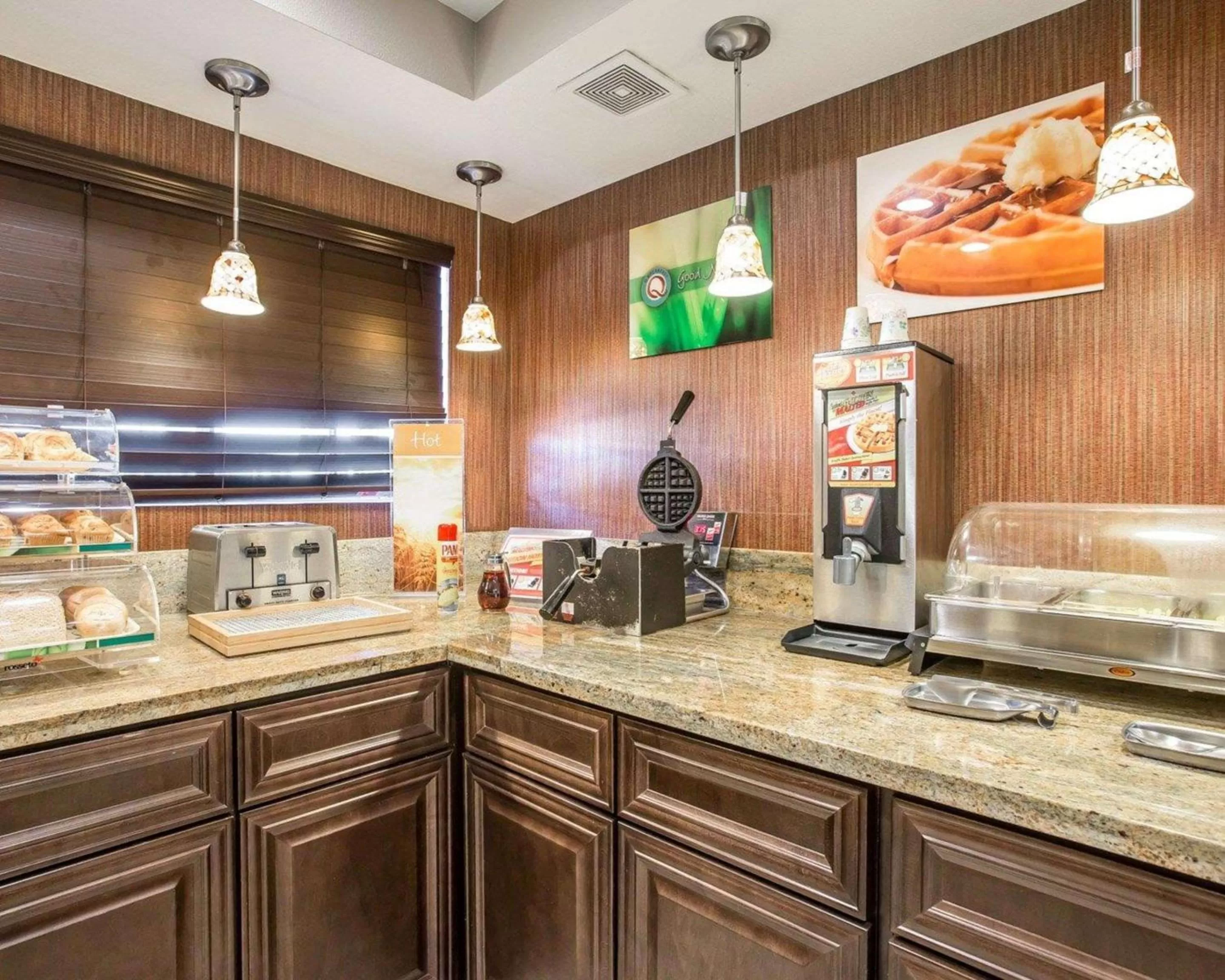 Restaurant/places to eat in Quality Inn & Suites Woodland - Sacramento Airport