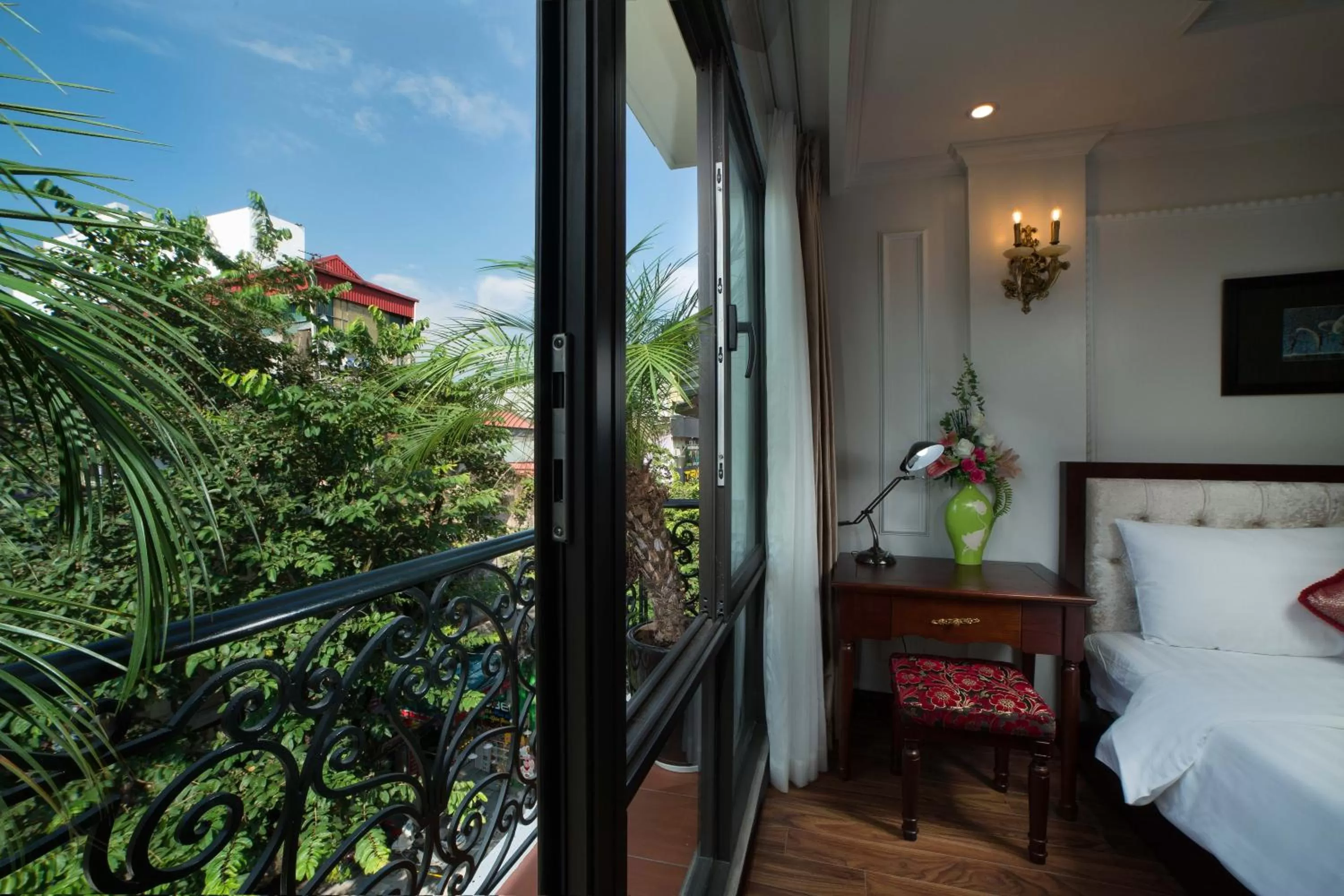 View (from property/room), Bed in Golden Sail Hotel & Spa