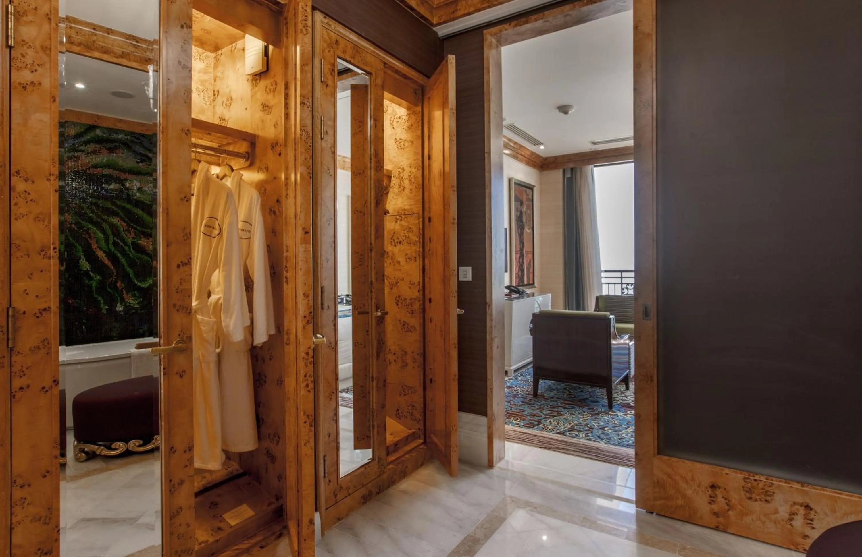 Photo of the whole room in InterContinental Grand Ho Tram