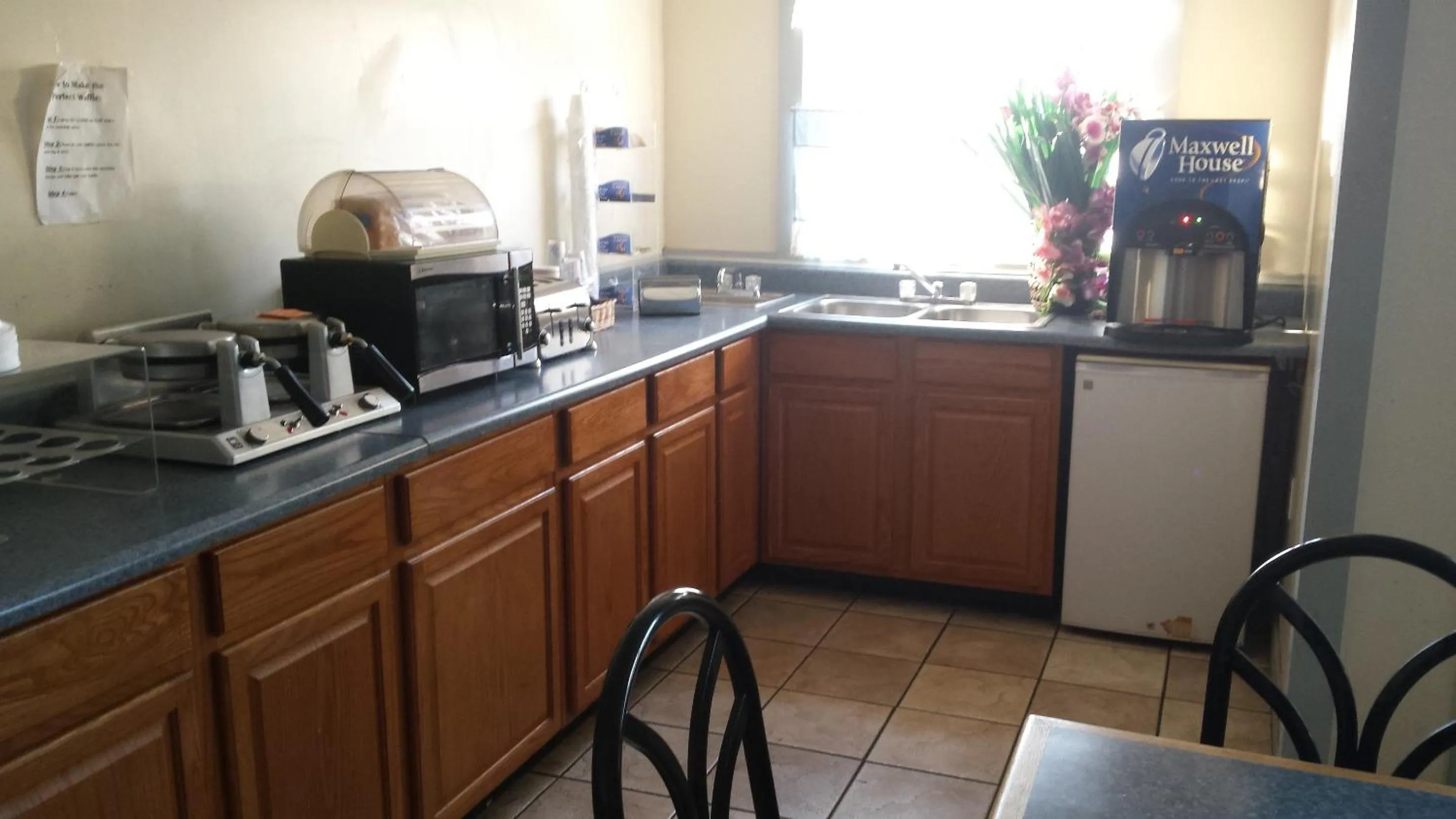 Breakfast in Captain John Smith Inn Williamsburg