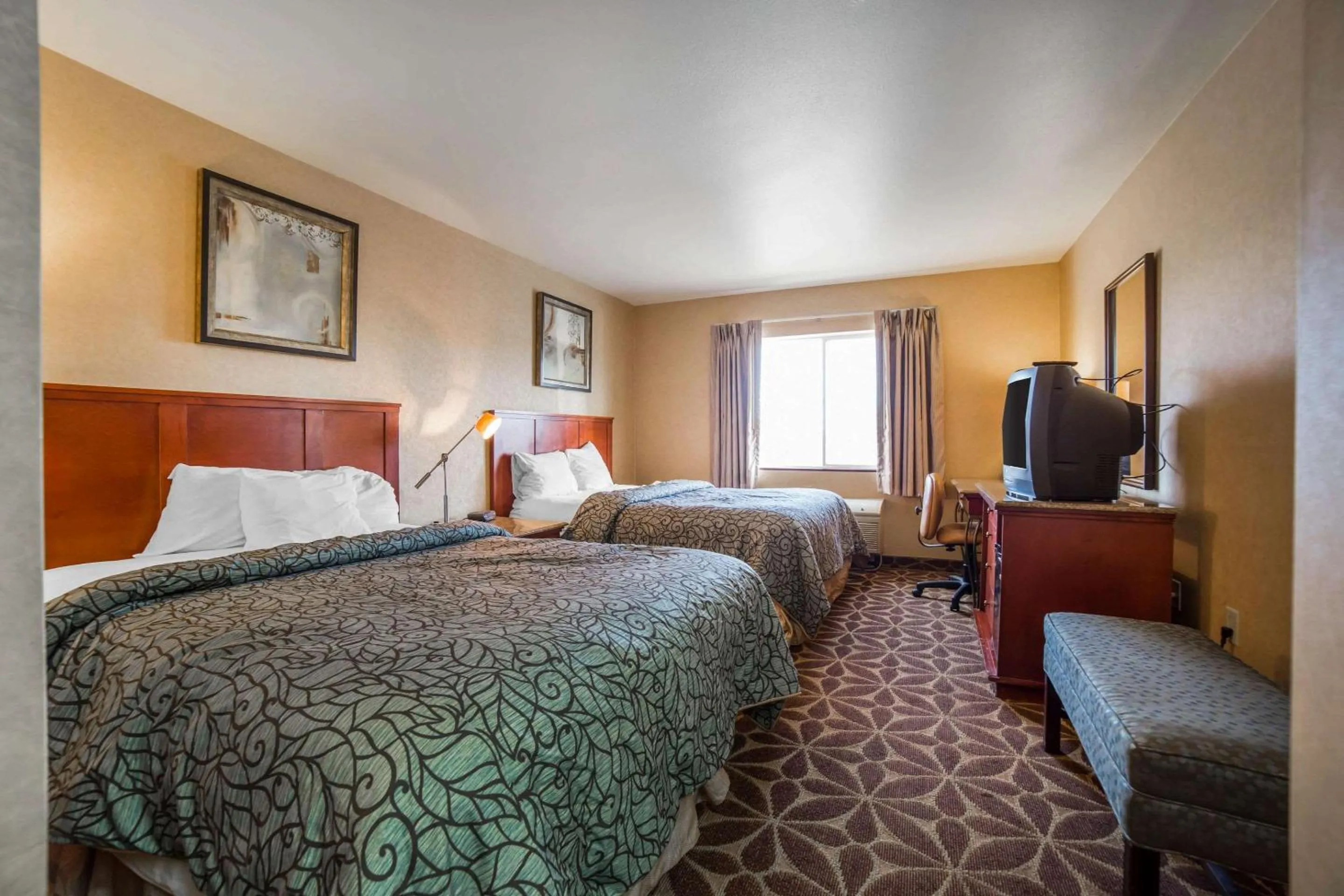 Photo of the whole room, Bed in Rodeway Inn & Suites Nampa