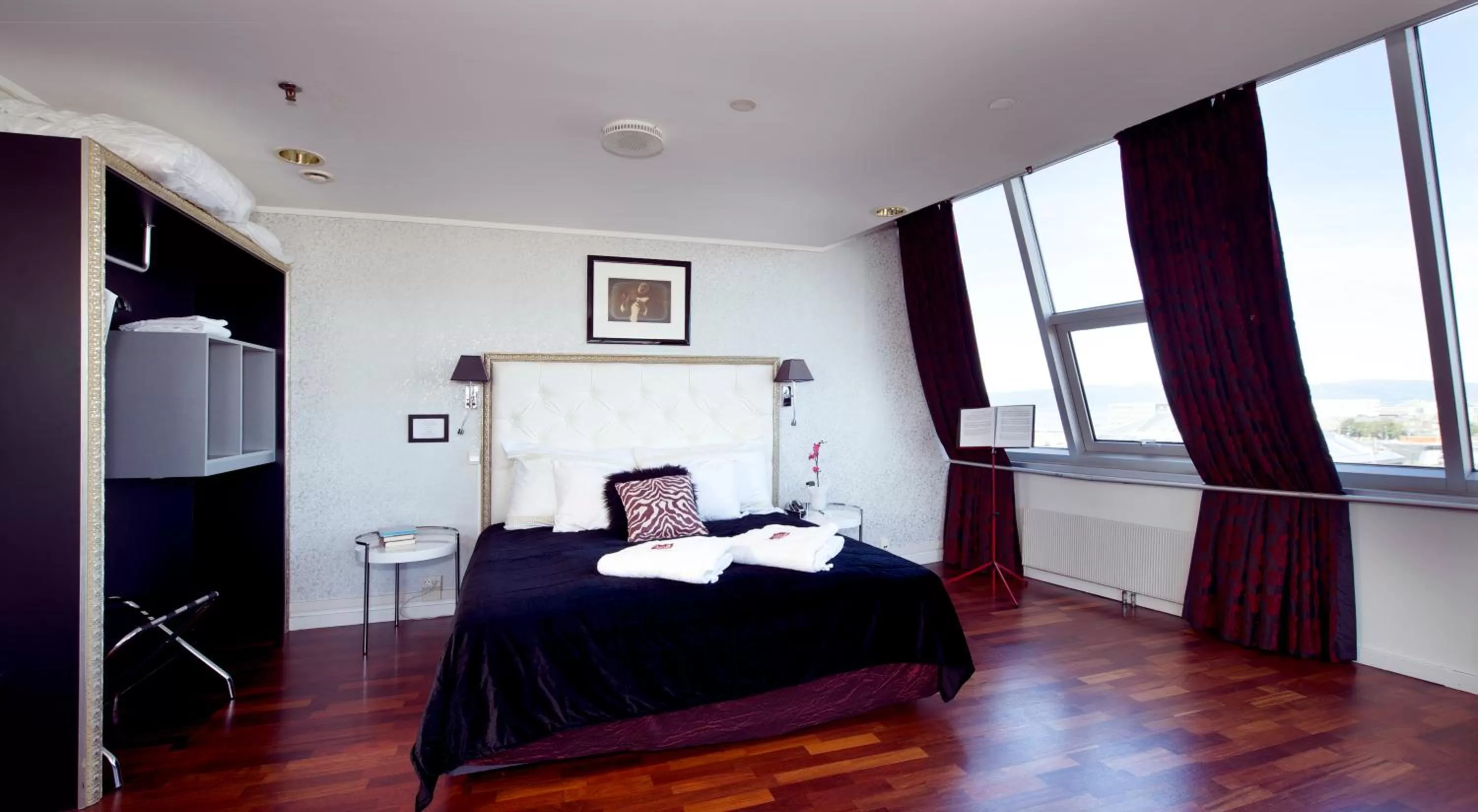 Bed in Home Hotel Grand Olav