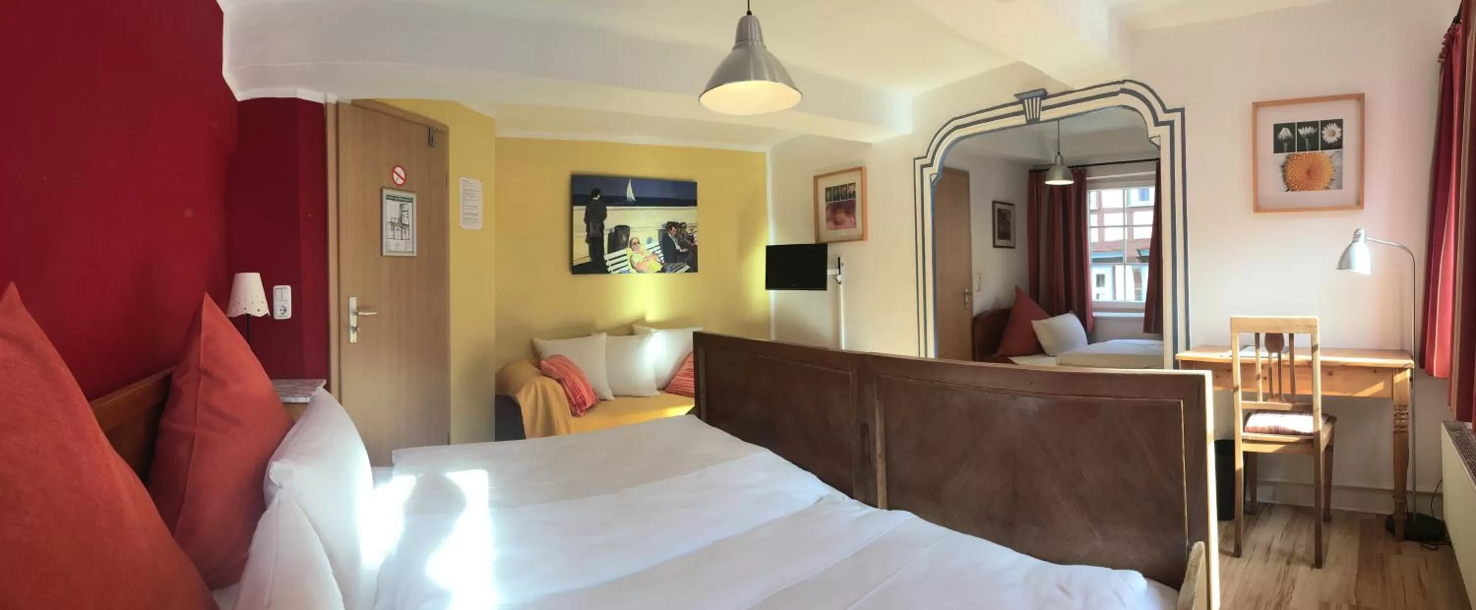 Photo of the whole room, Bed in Fachwerk-Hotel Eisenbart