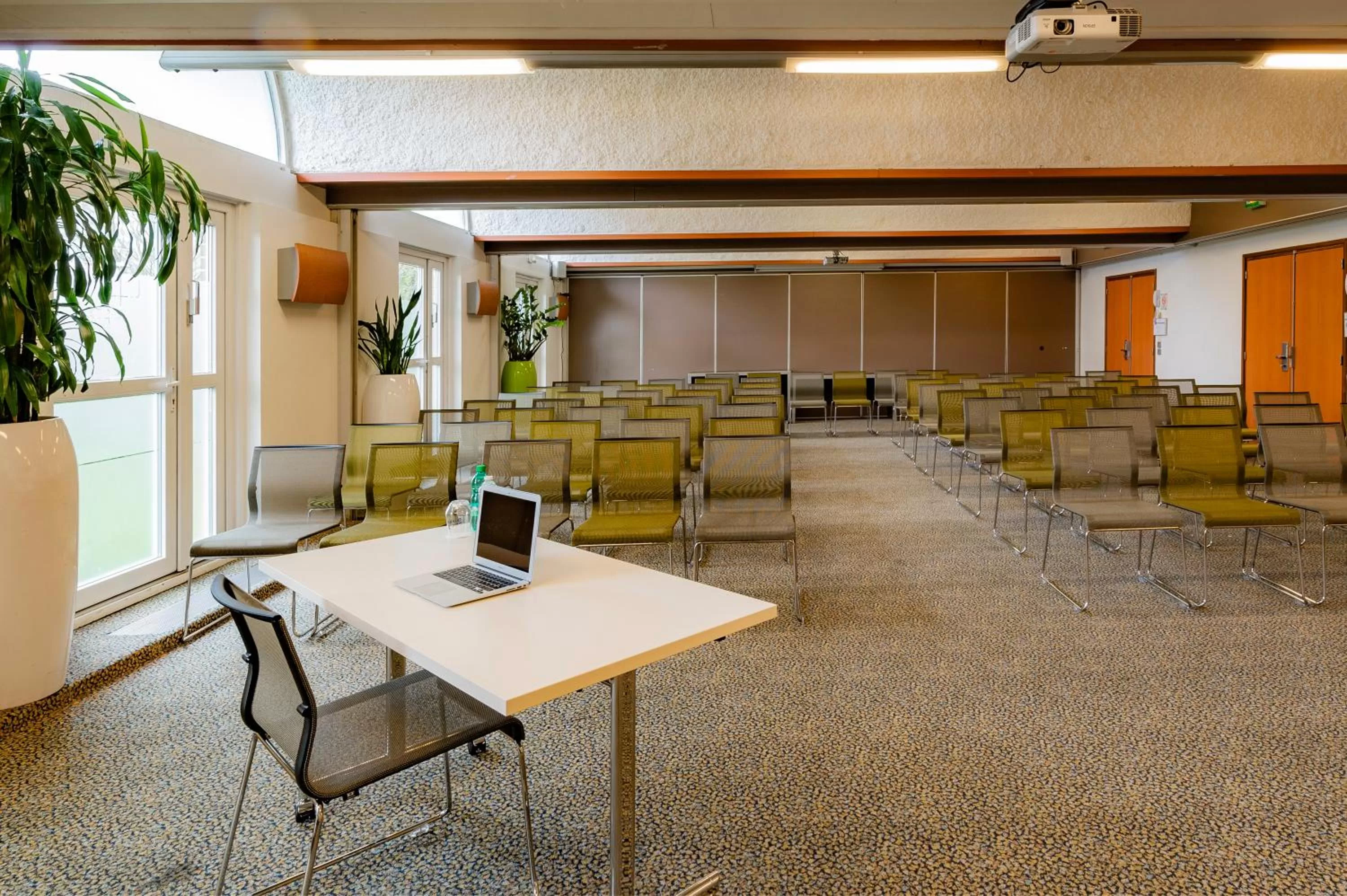 Business facilities in Hôtel Novotel Valenciennes