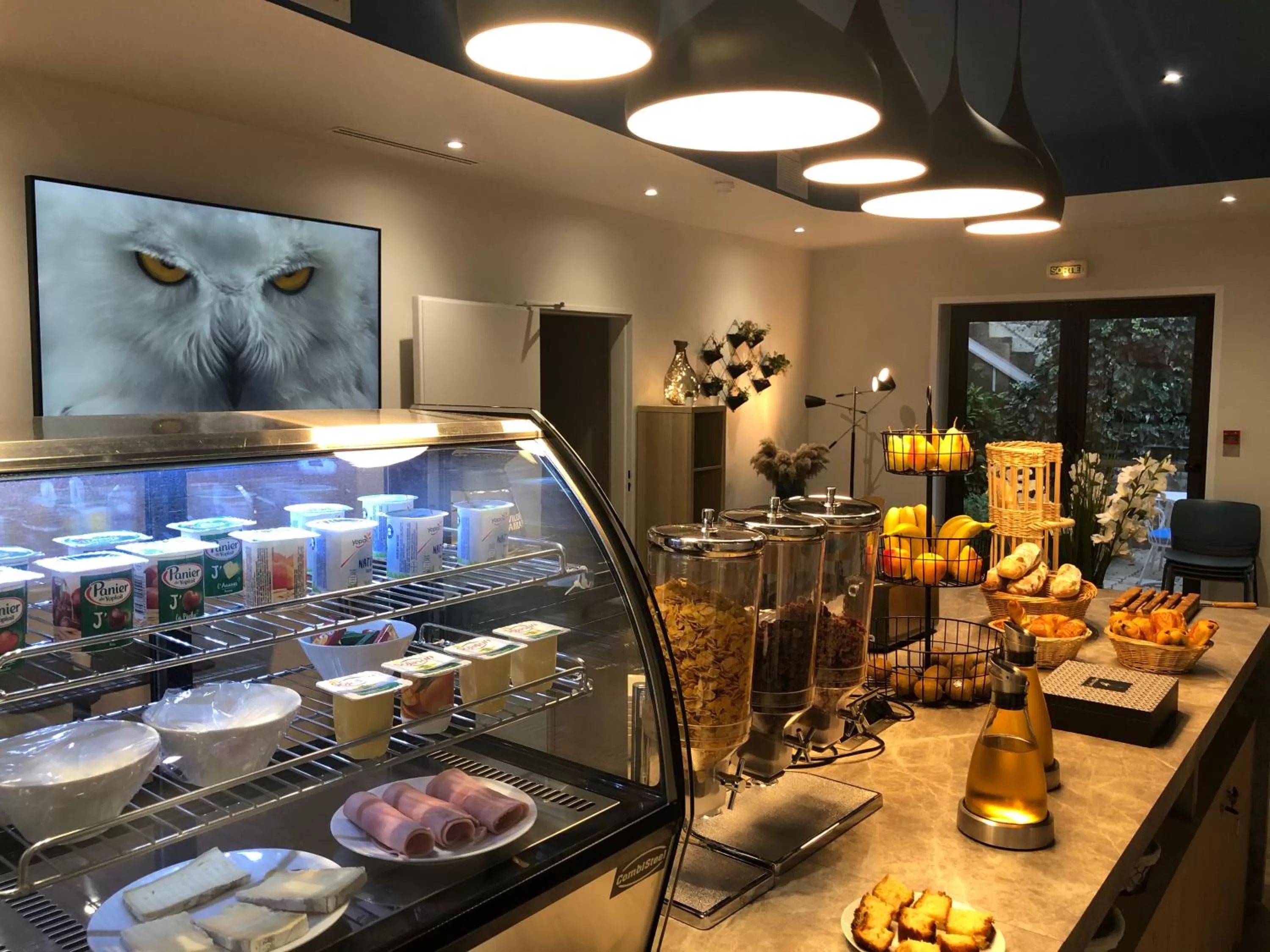 Buffet breakfast in Hotel Cantosorgue