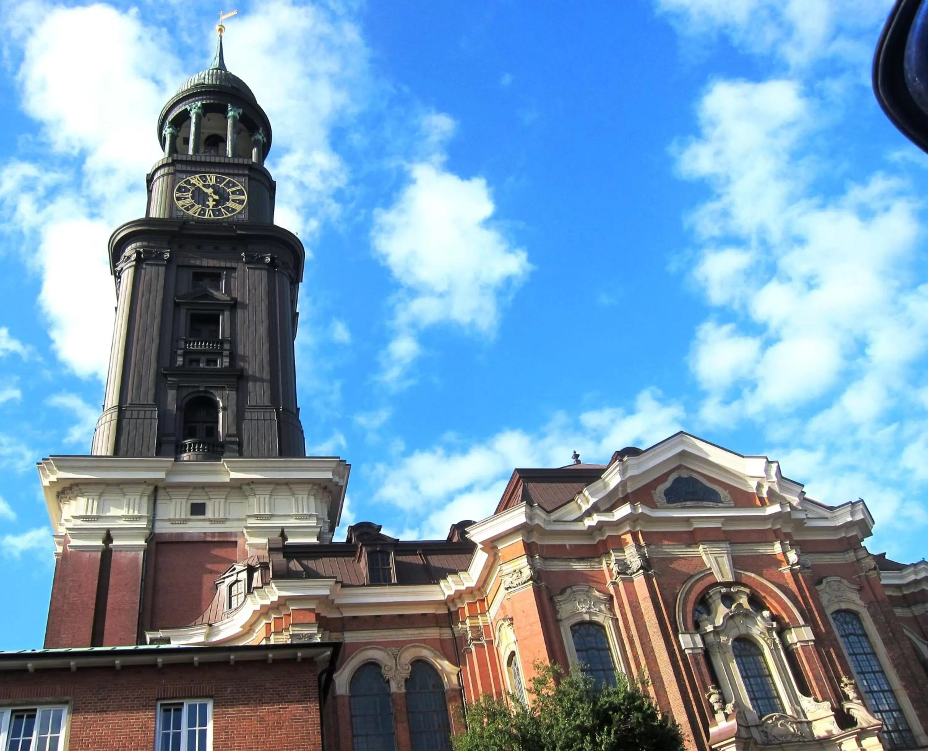 Nearby landmark in HI Hotel International Hamburg