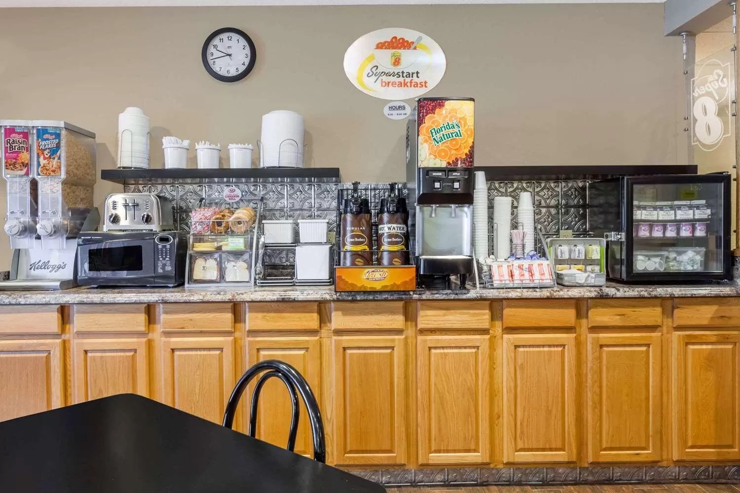 Breakfast in Super 8 by Wyndham Adrian