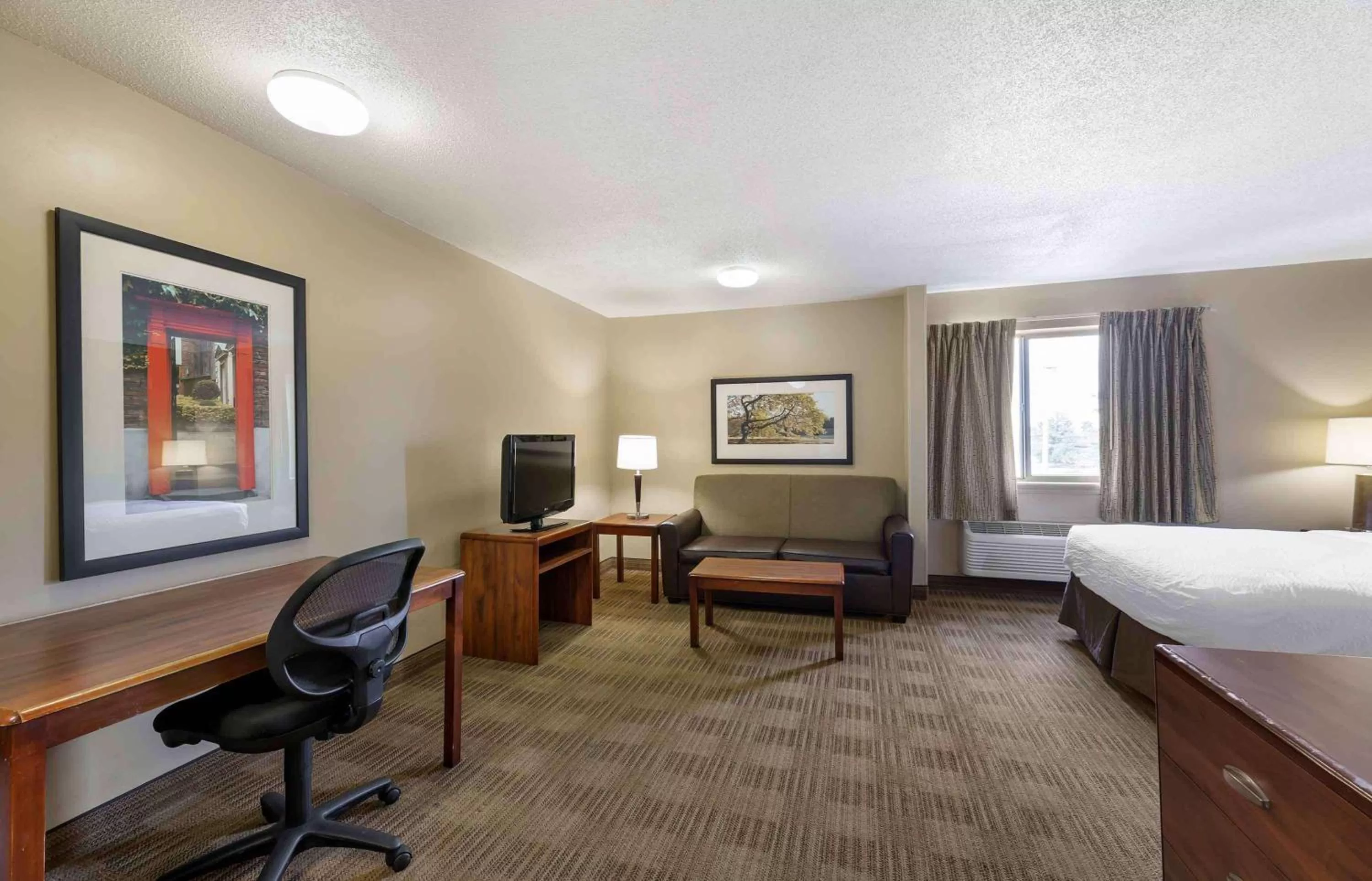 Bedroom, Bed in Extended Stay America Suites - Cleveland - Great Northern Mall