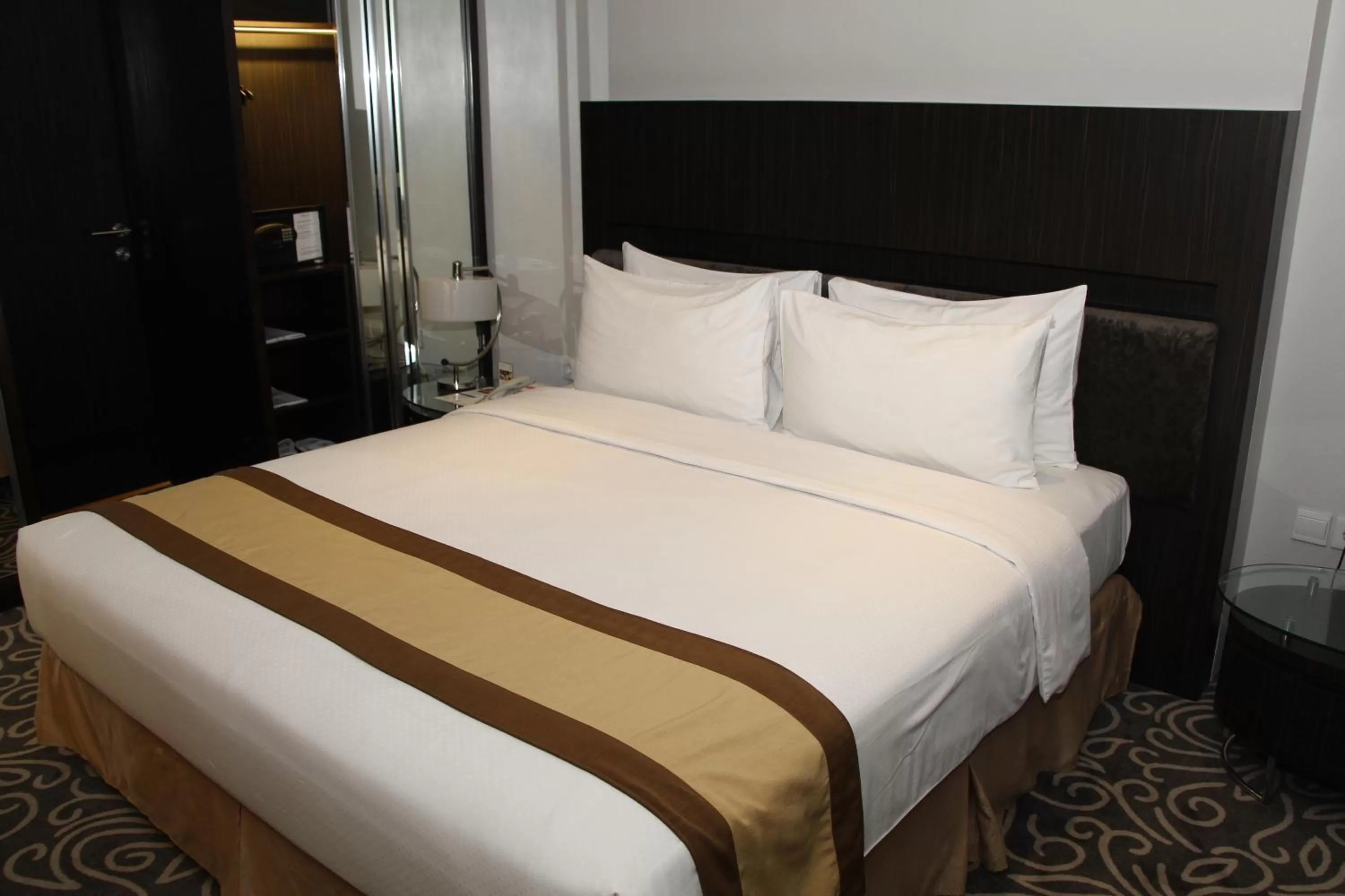 Bedroom, Bed in Swiss-Belhotel Balikpapan
