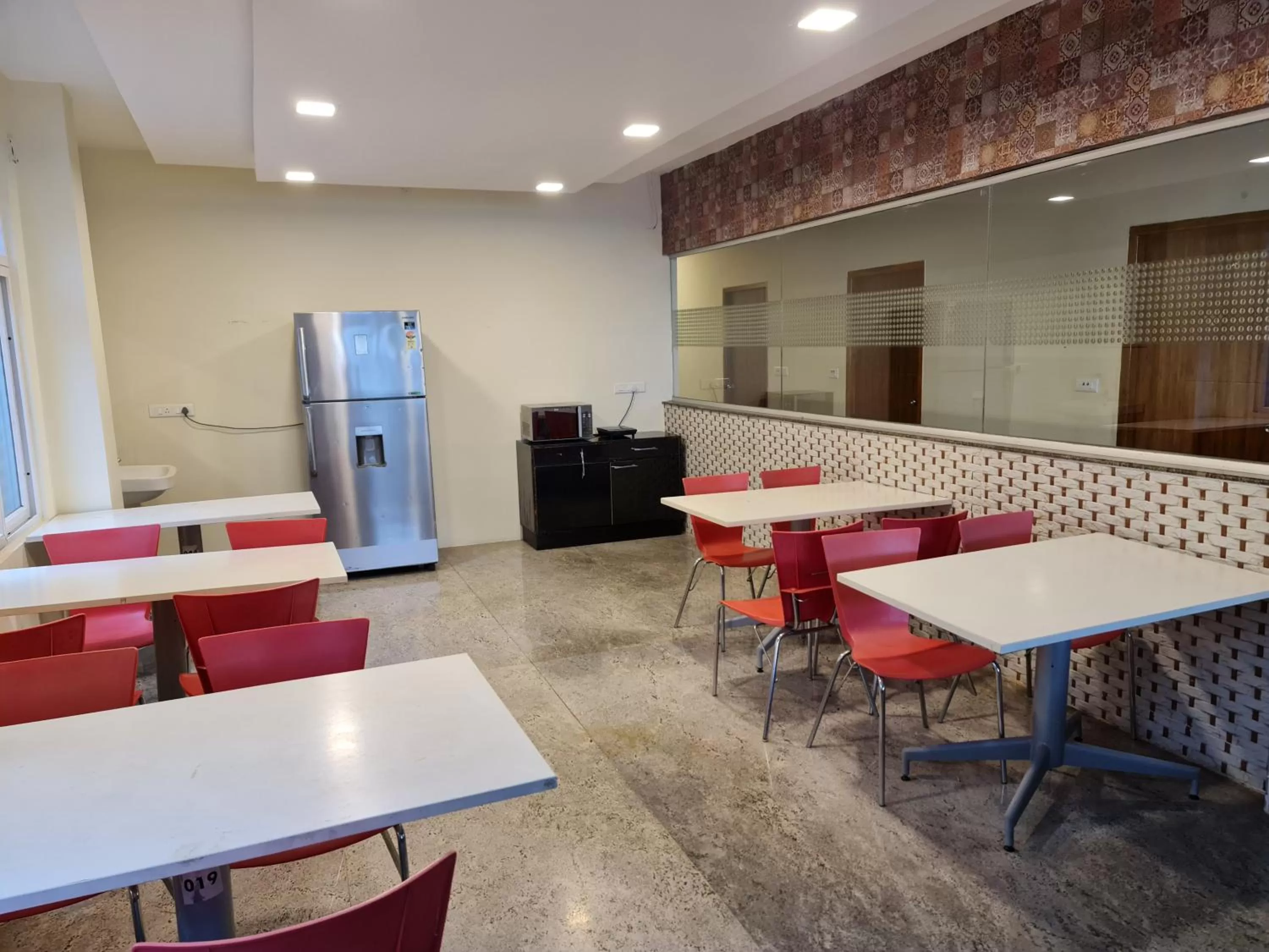 Restaurant/places to eat in Vijay Shree Inn