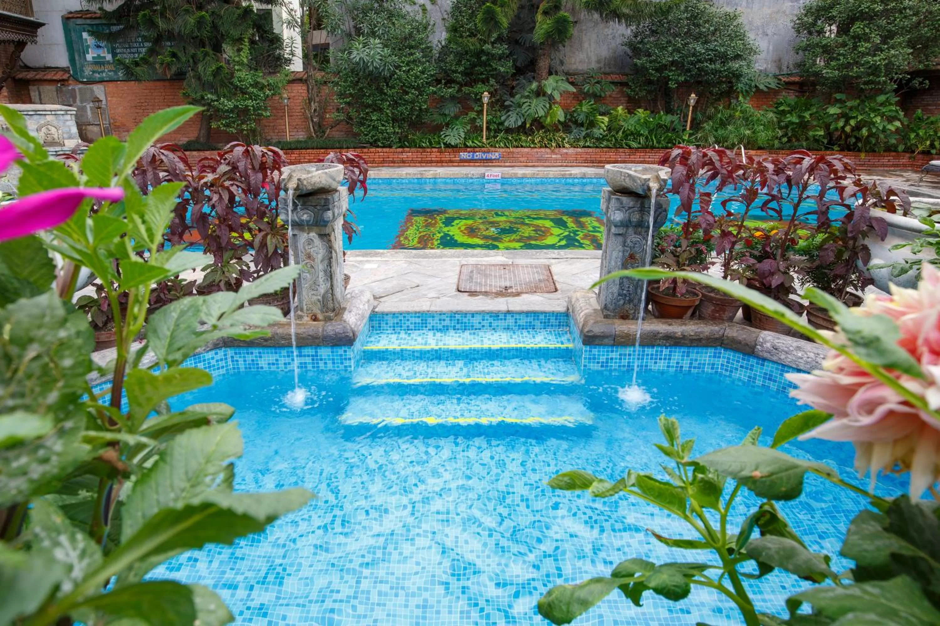 Swimming pool in Hotel Manaslu
