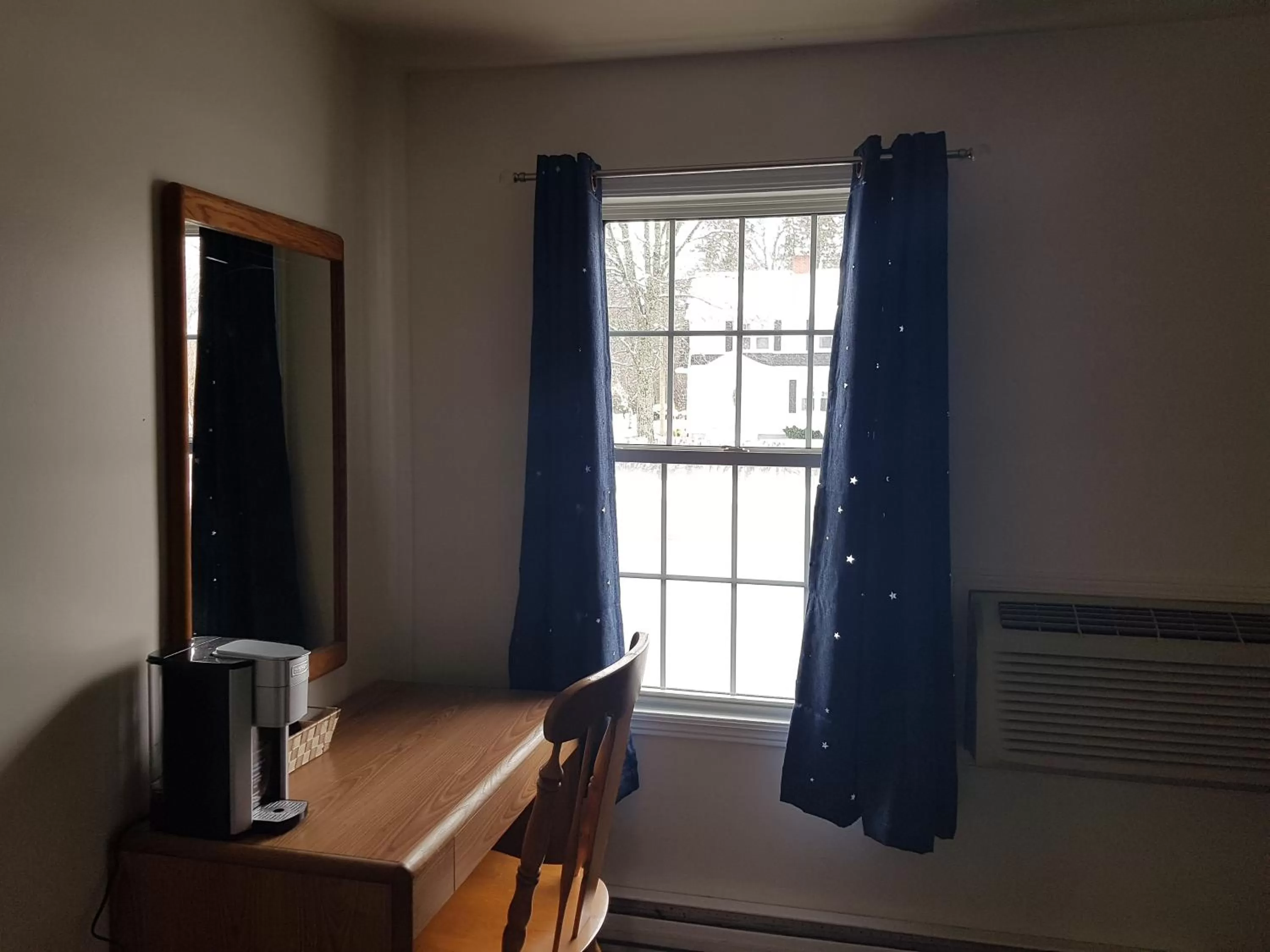 TV/Entertainment Center in Covered Bridge Inn & Suites