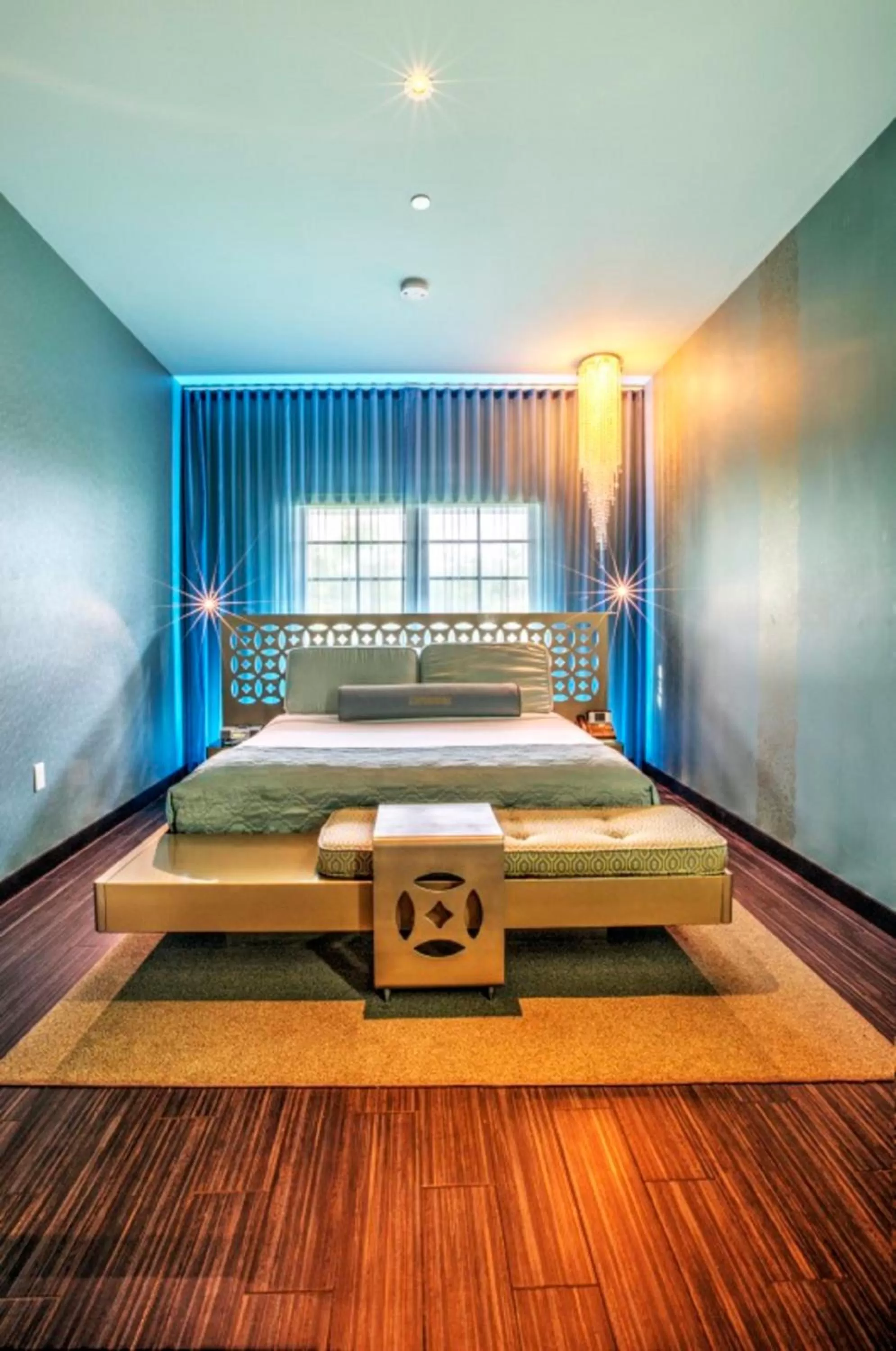 Bed in Dream South Beach, by Hyatt