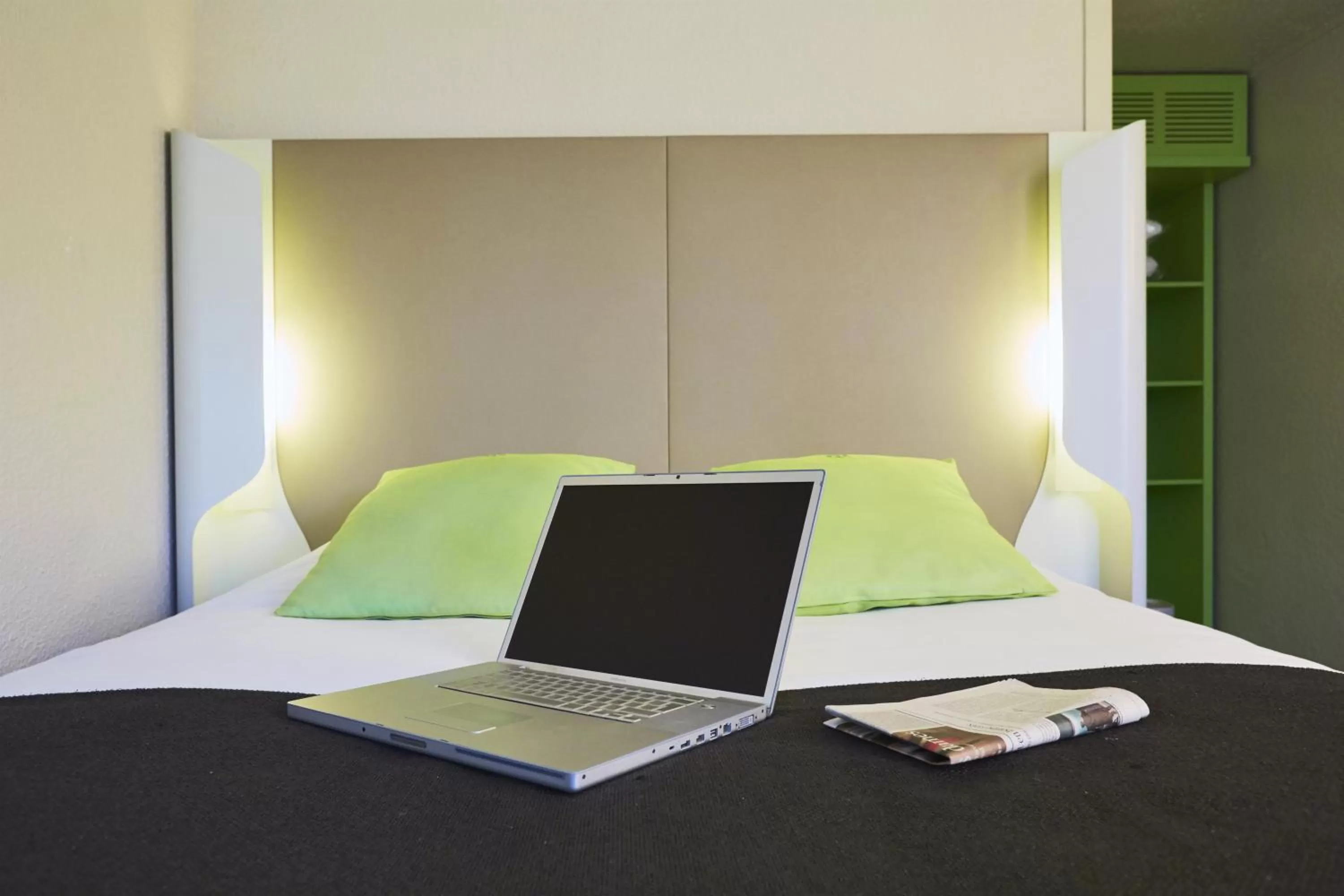 Bedroom, Bed in Campanile Nantes Saint-Sébastien-Sur-Loire