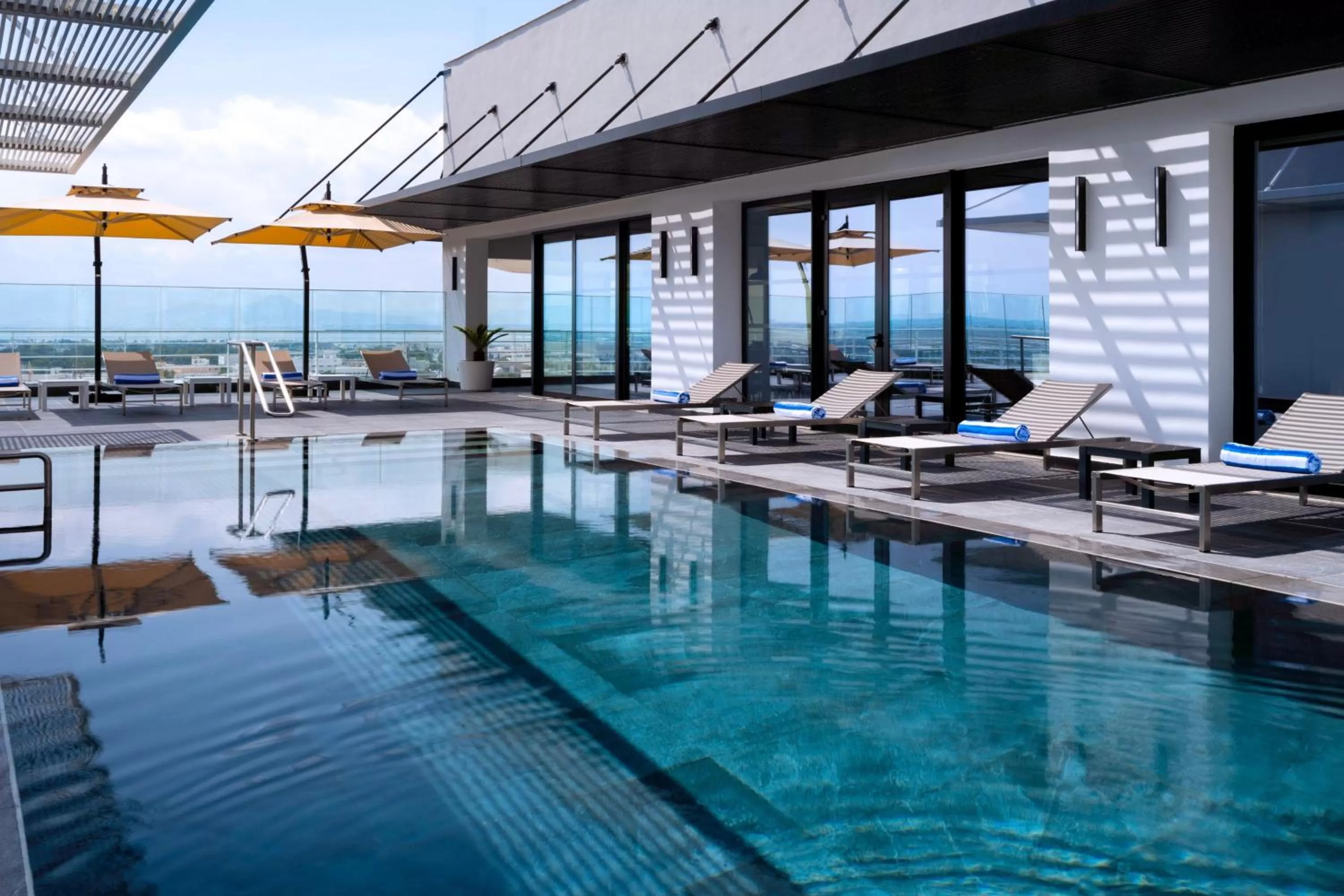 Swimming pool in Tunis Marriott Hotel