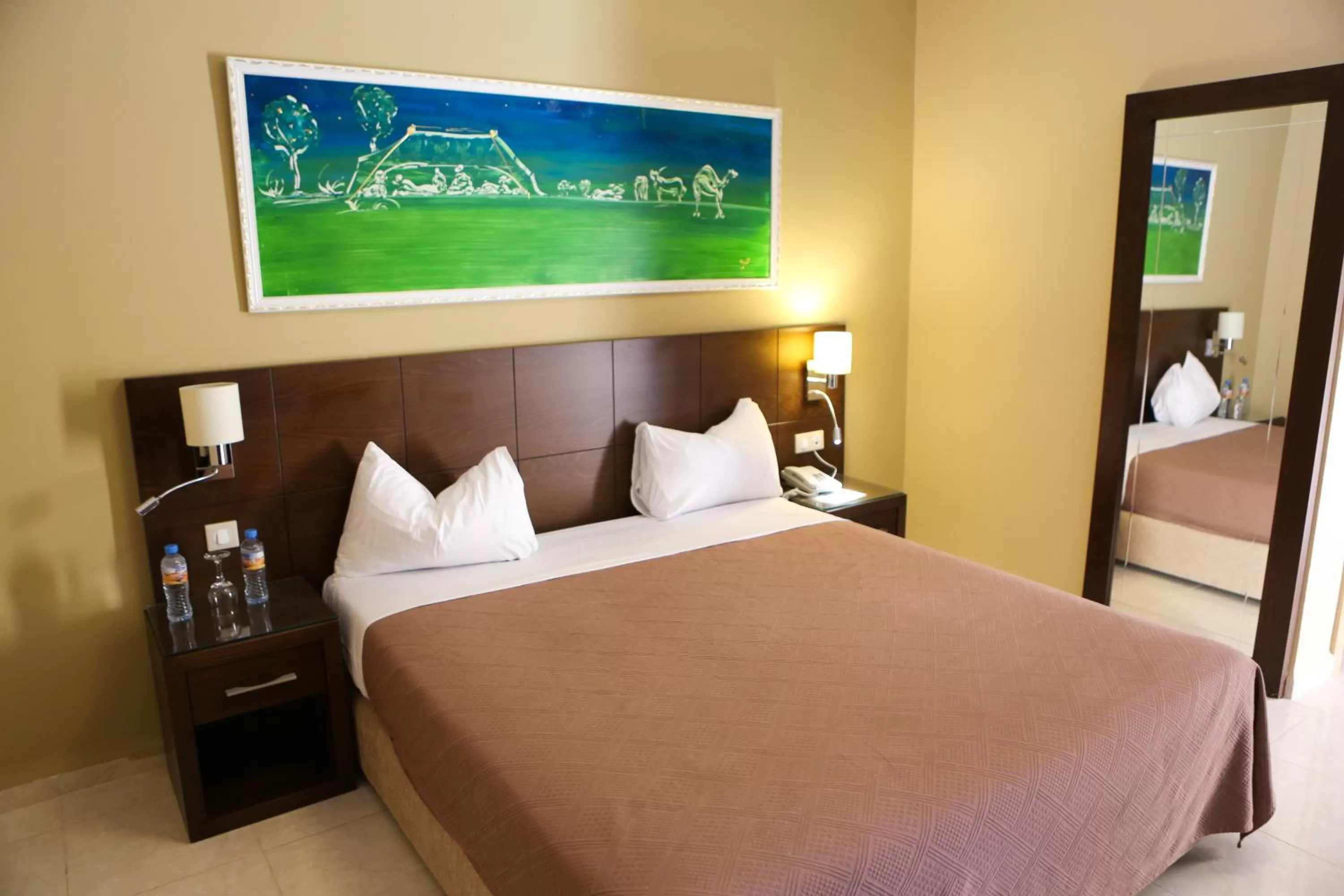 Bathroom, Bed in Hotel Mauricenter Nouakchott