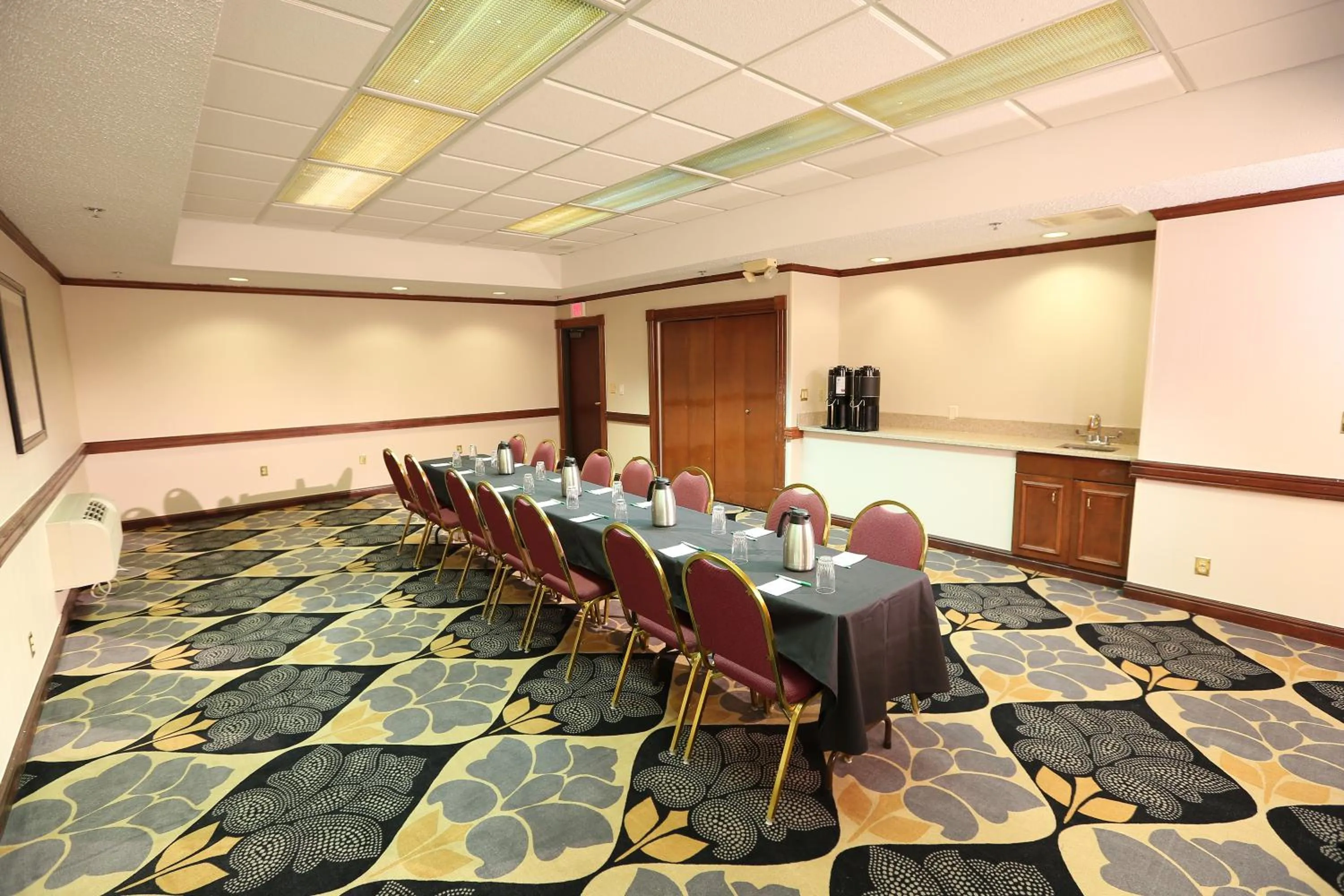 Business facilities in Wyndham Garden Grand Rapids Airport