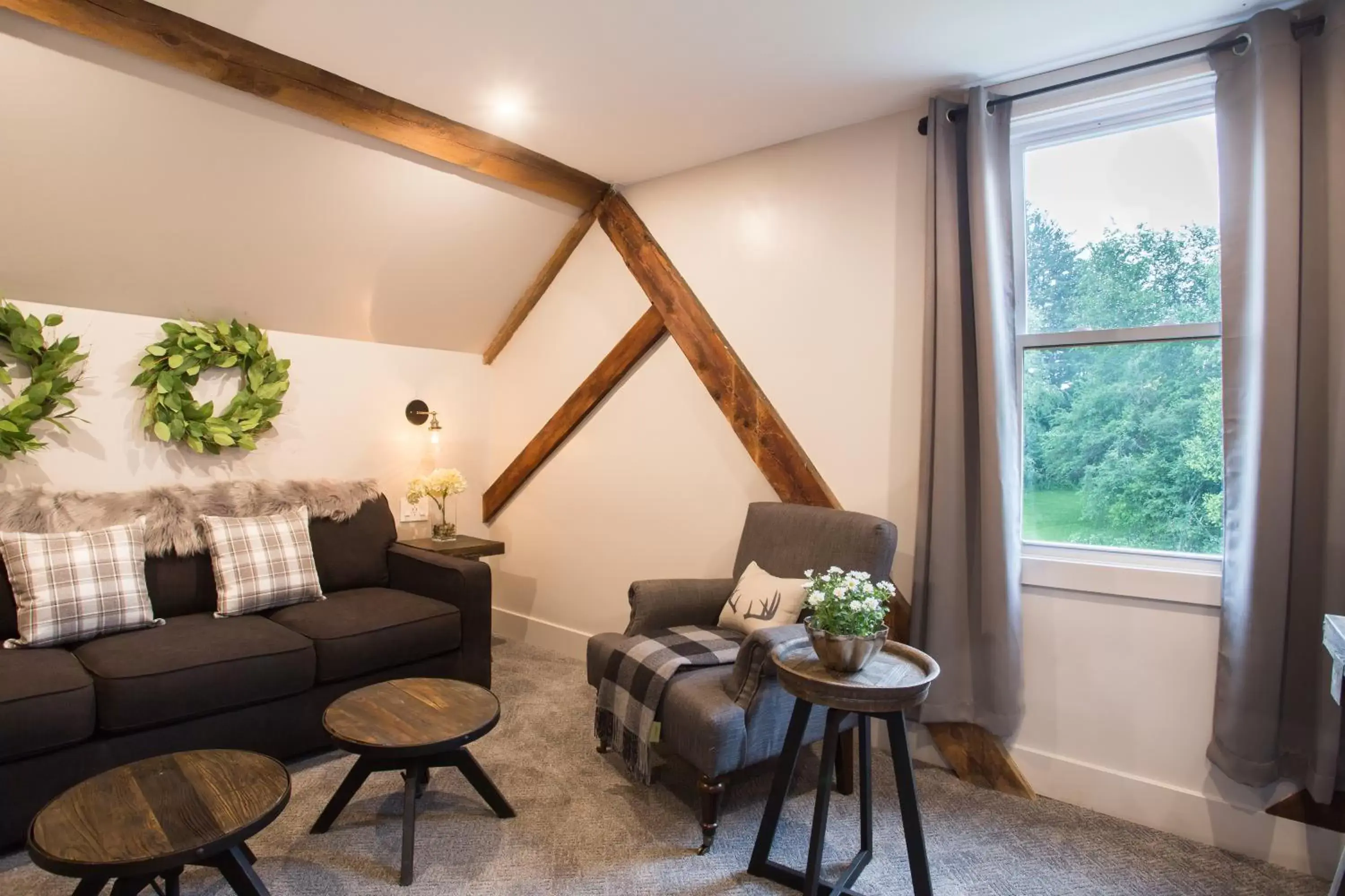 Deluxe King Suite in Mountain Meadows Lodge Deluxe King Suite in Mountain Meadows Lodge