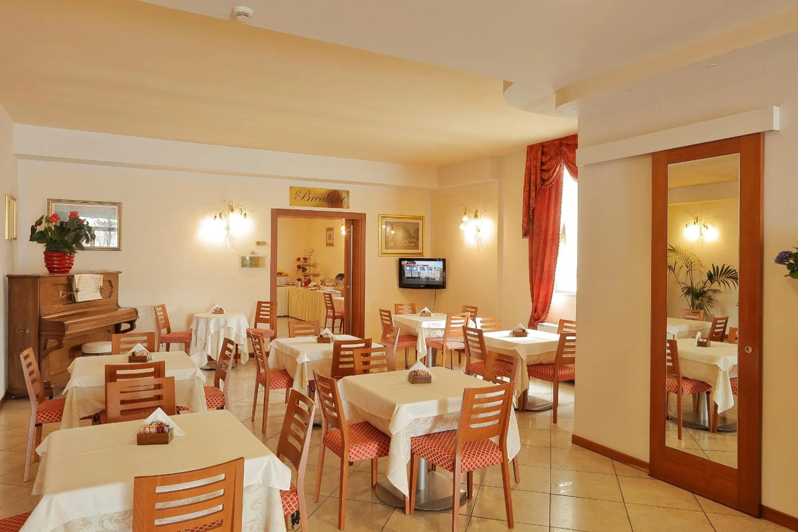 Restaurant/places to eat in Hotel Michelangelo