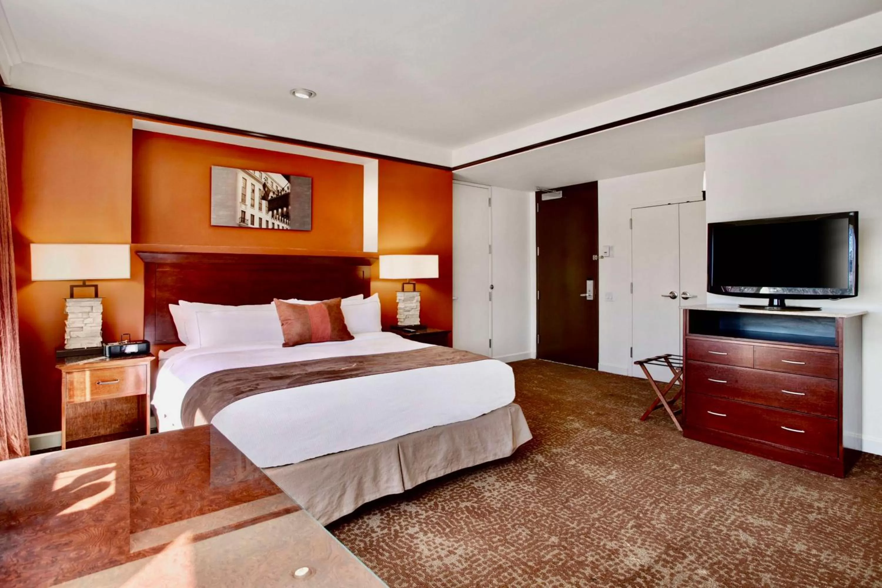 Bed in The Emily Morgan Hotel - A DoubleTree by Hilton