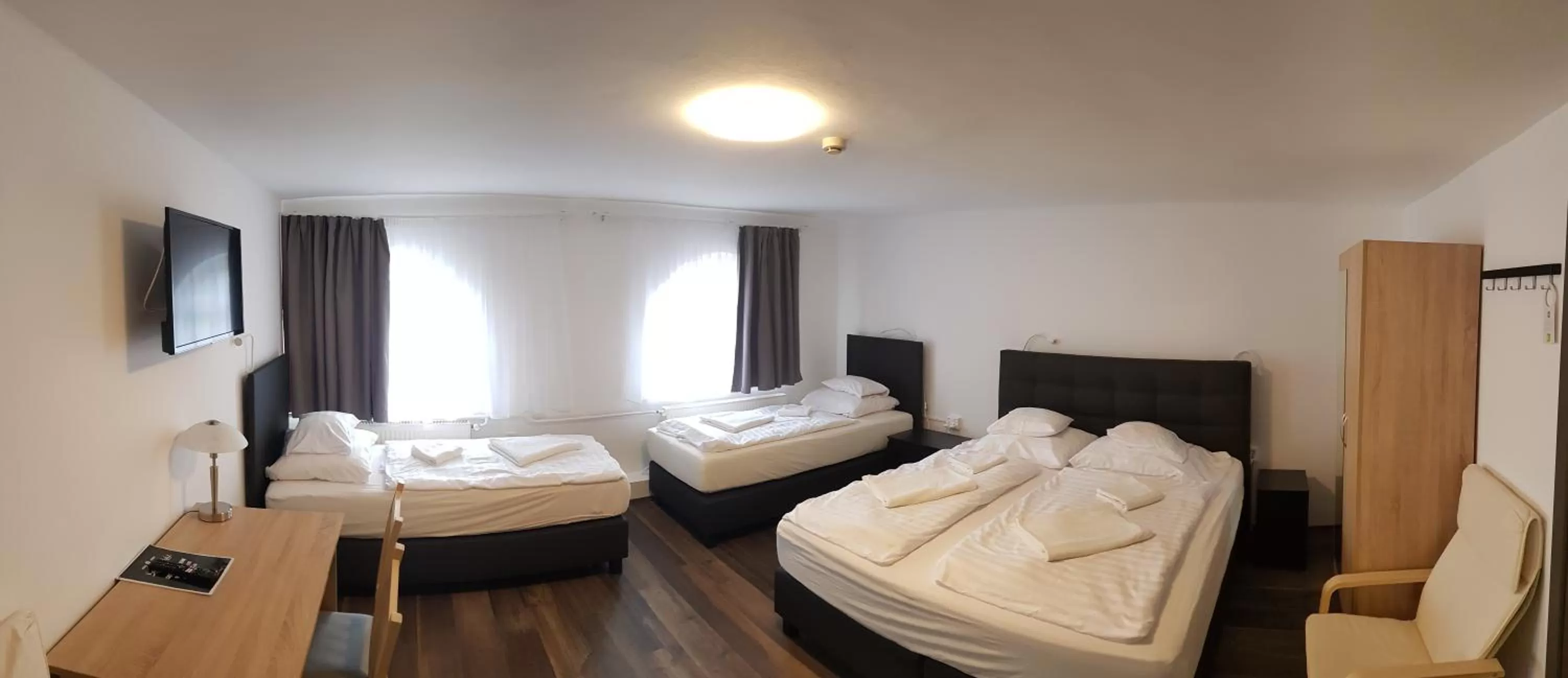 Bed in HBH Bajor Sörház Sólyomfészek Panzió