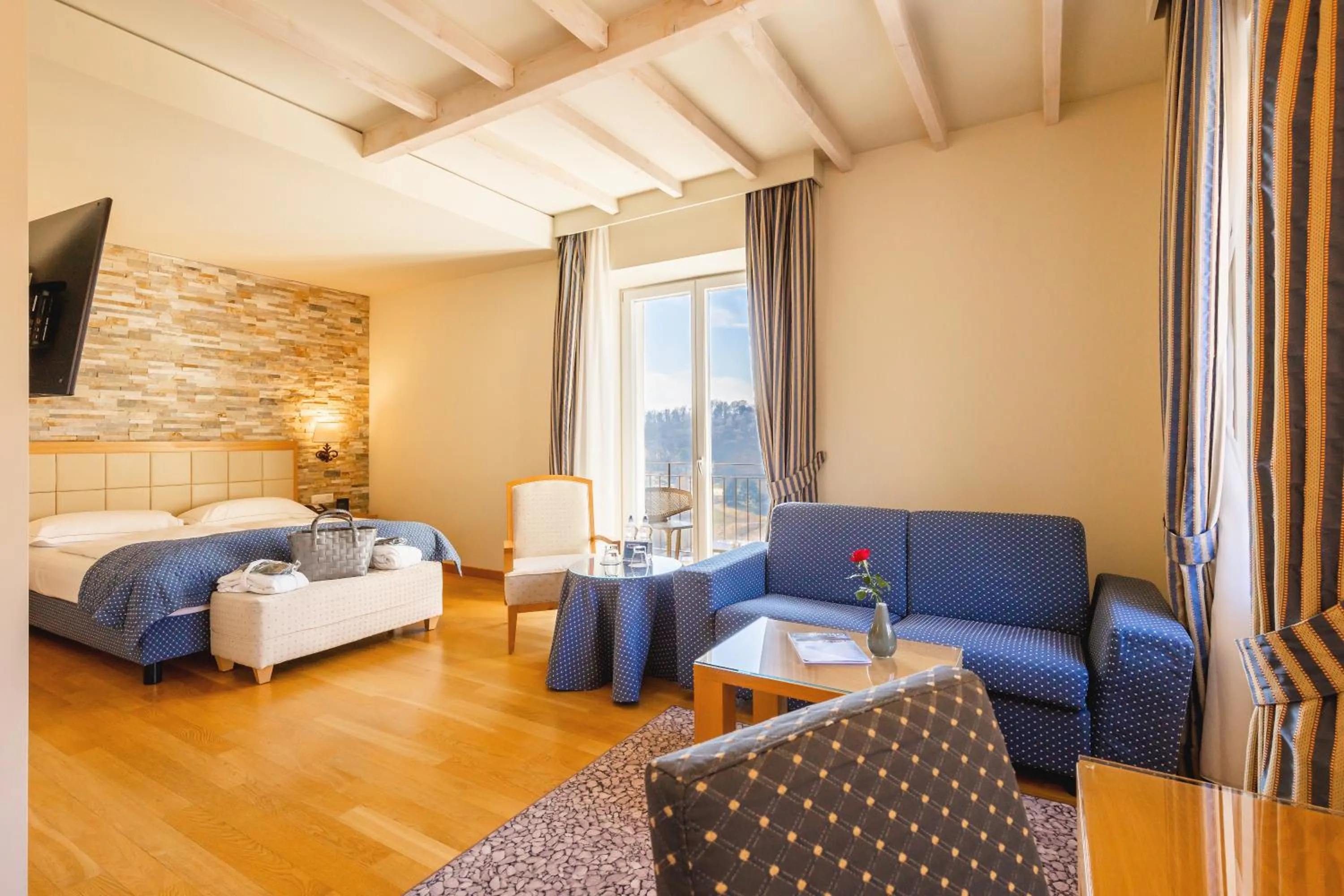 View (from property/room), Bed in Kurhaus Cademario Hotel & SPA - Adults Only