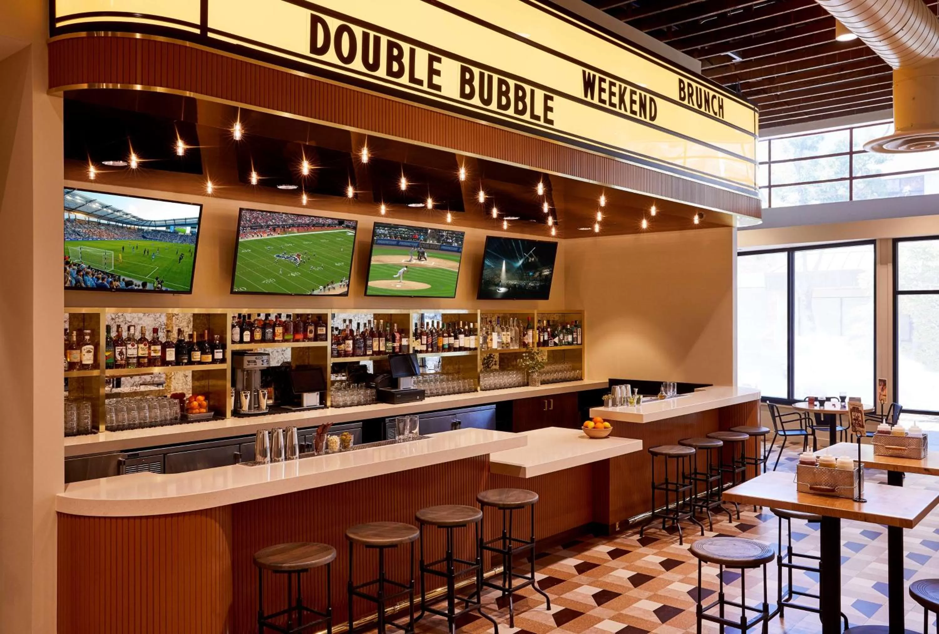 Lounge or bar in El Capitan Hotel