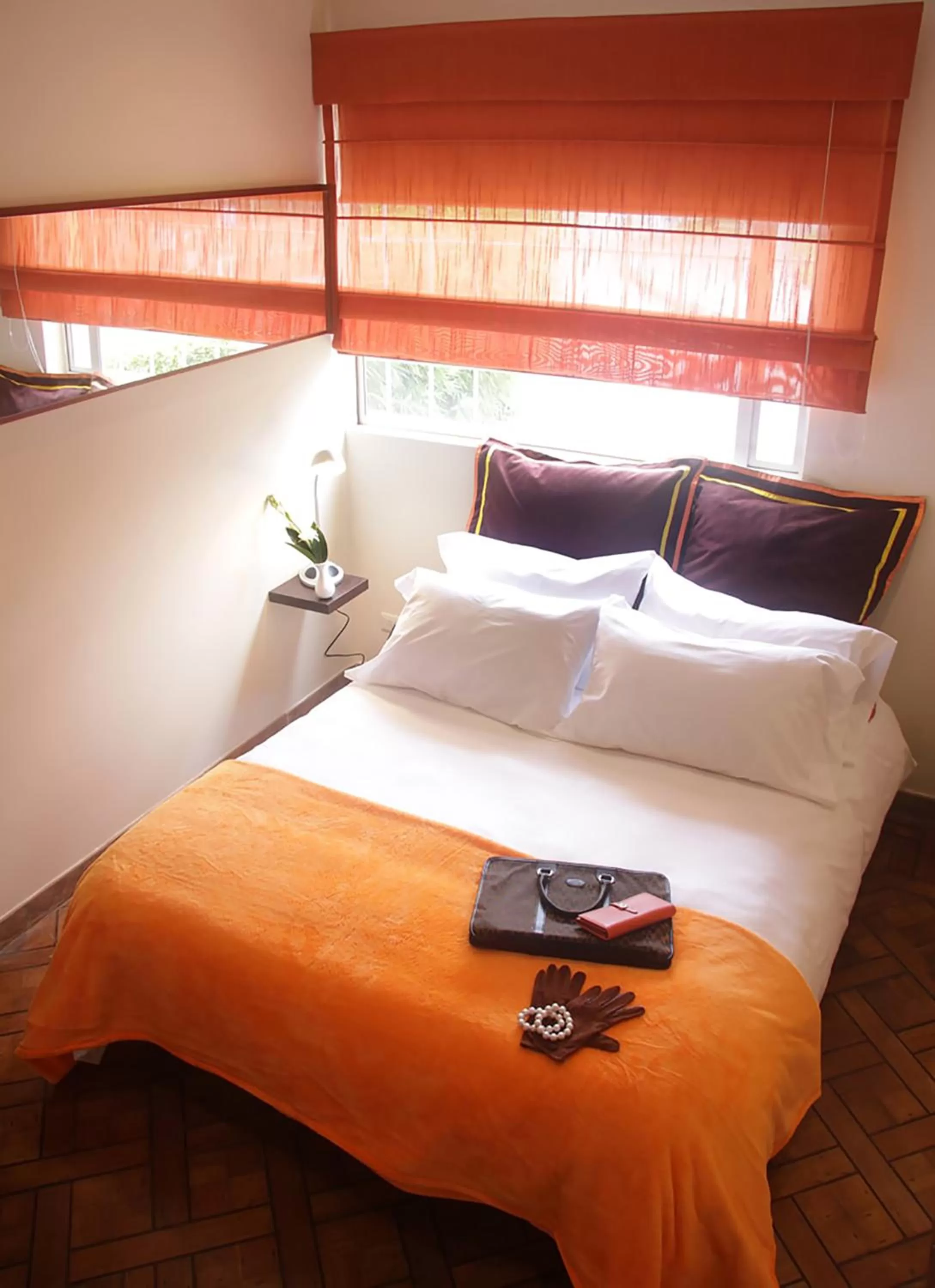 Photo of the whole room in 6 Suites Hotel