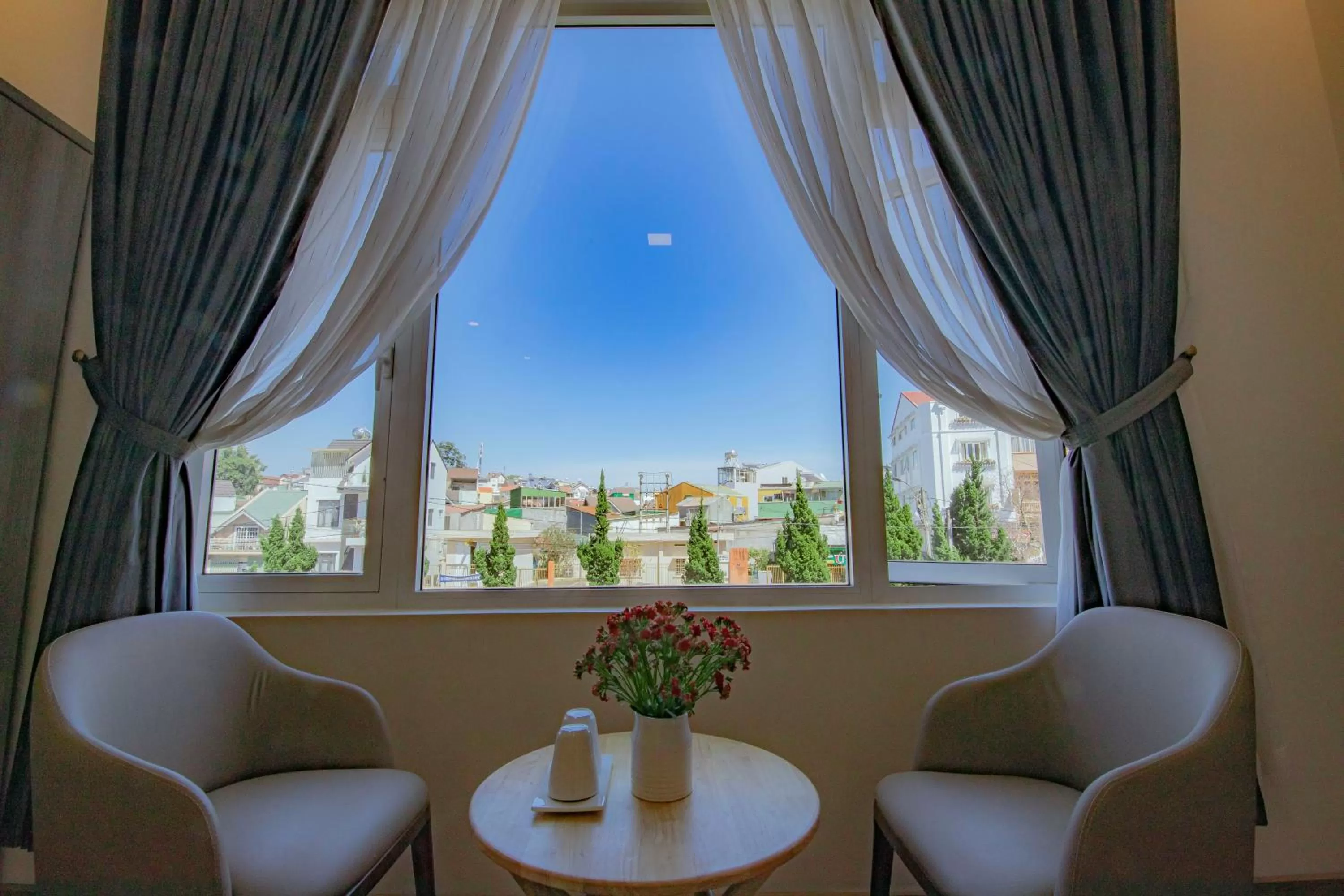 Seating area in Khanh Uyen 1 Hotel