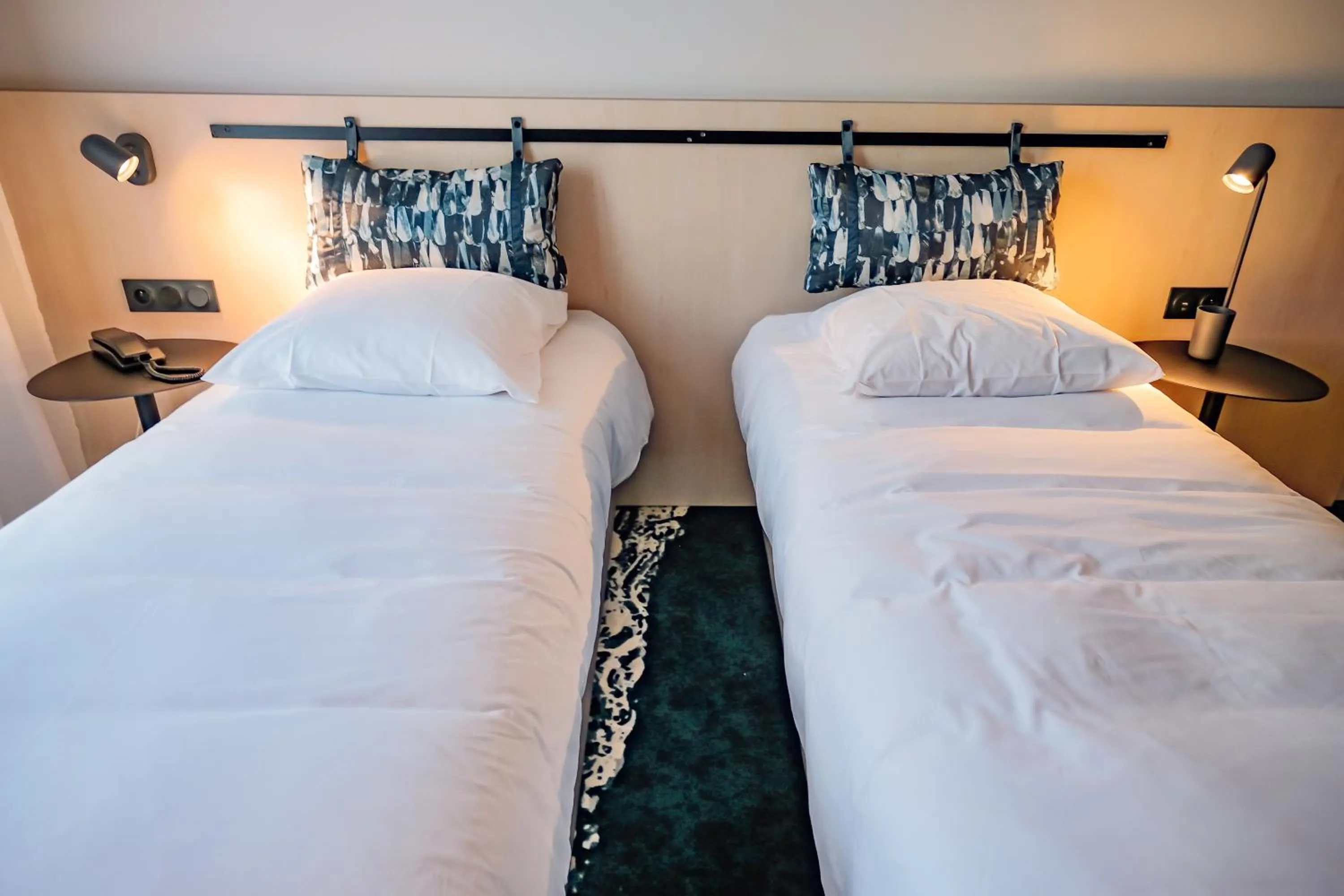 Photo of the whole room, Bed in Live Hotels Bordeaux Lac