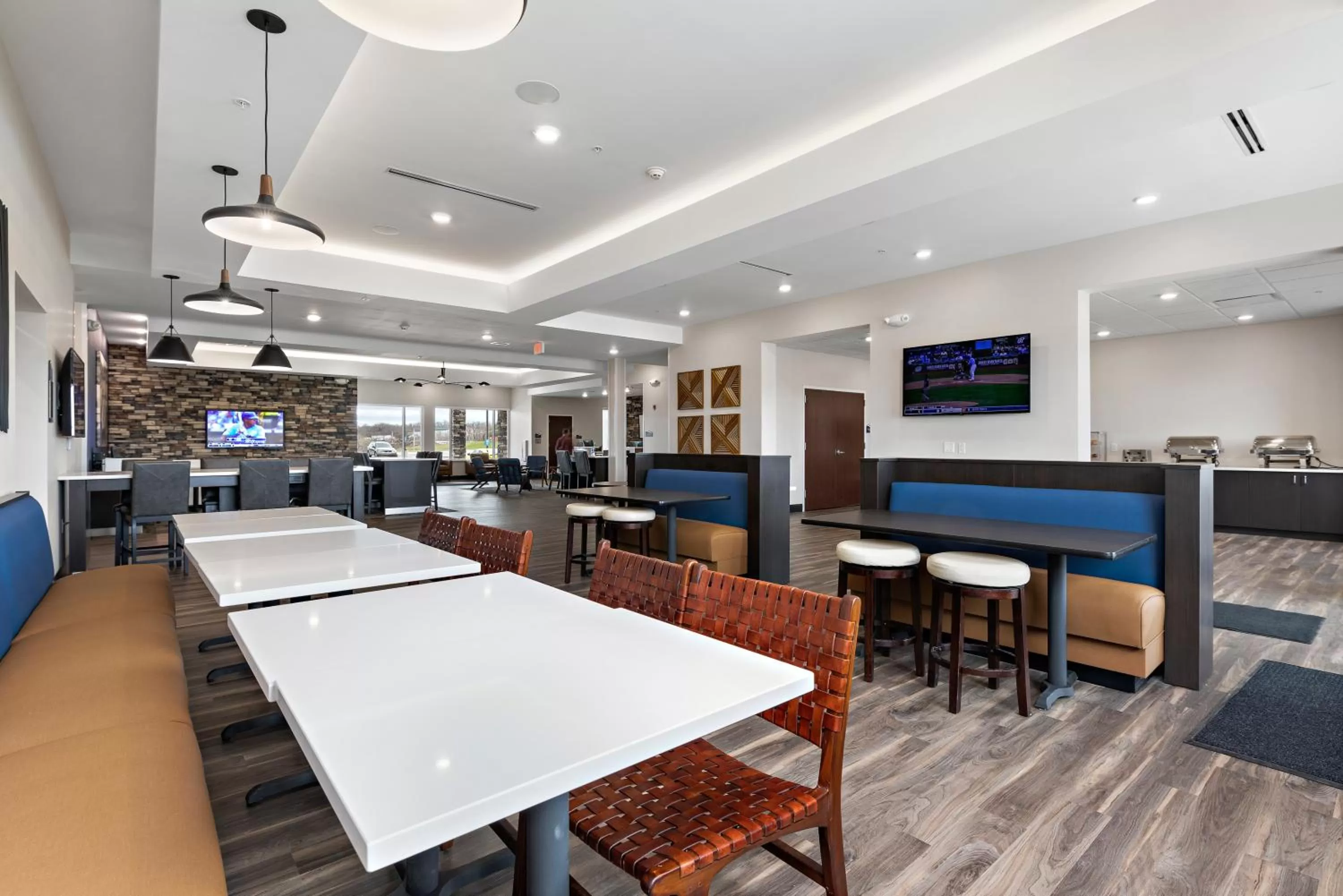 Lobby or reception in Holiday Inn Express Kansas City North Parkville by IHG