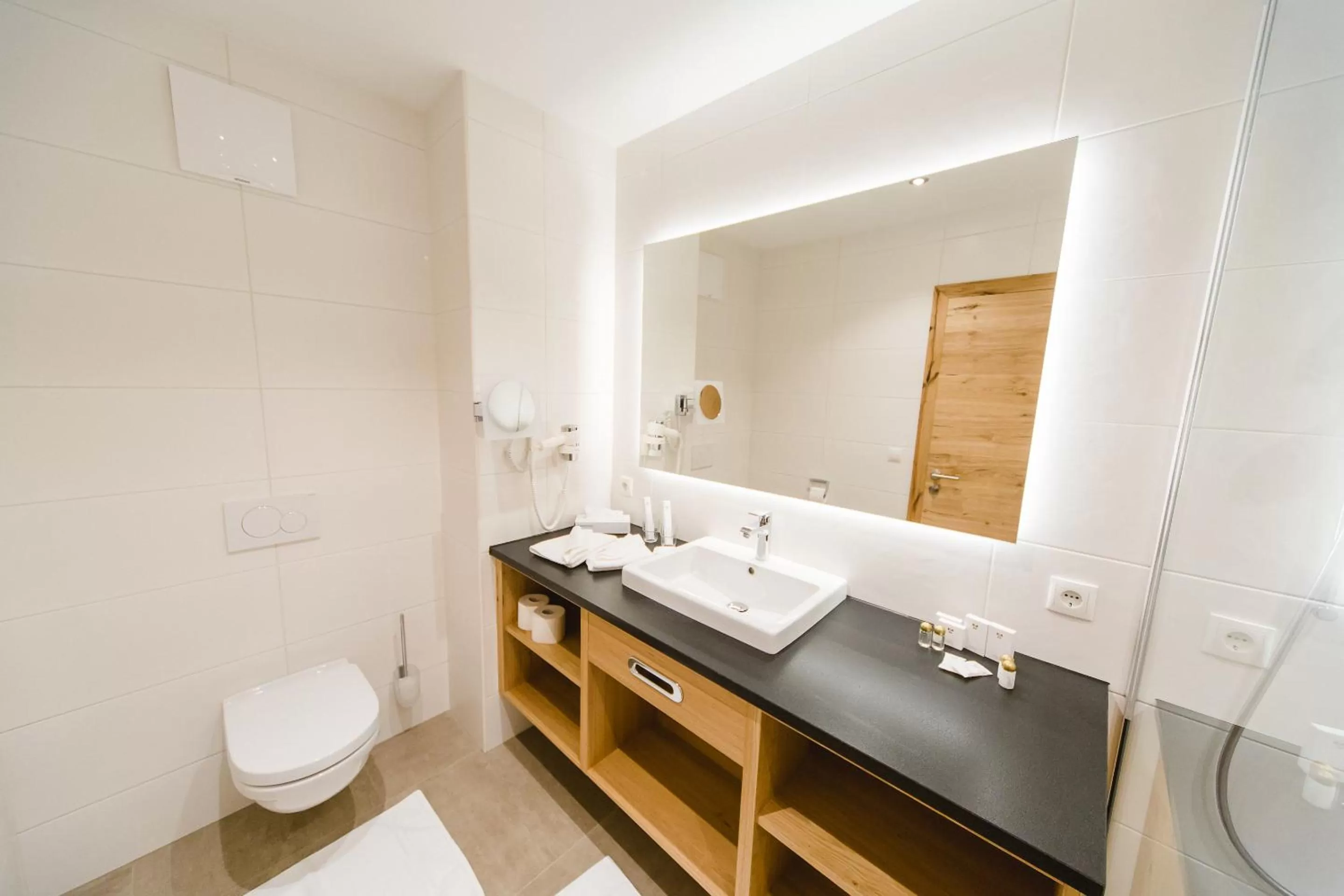 Shower in Hotel Giessenbach